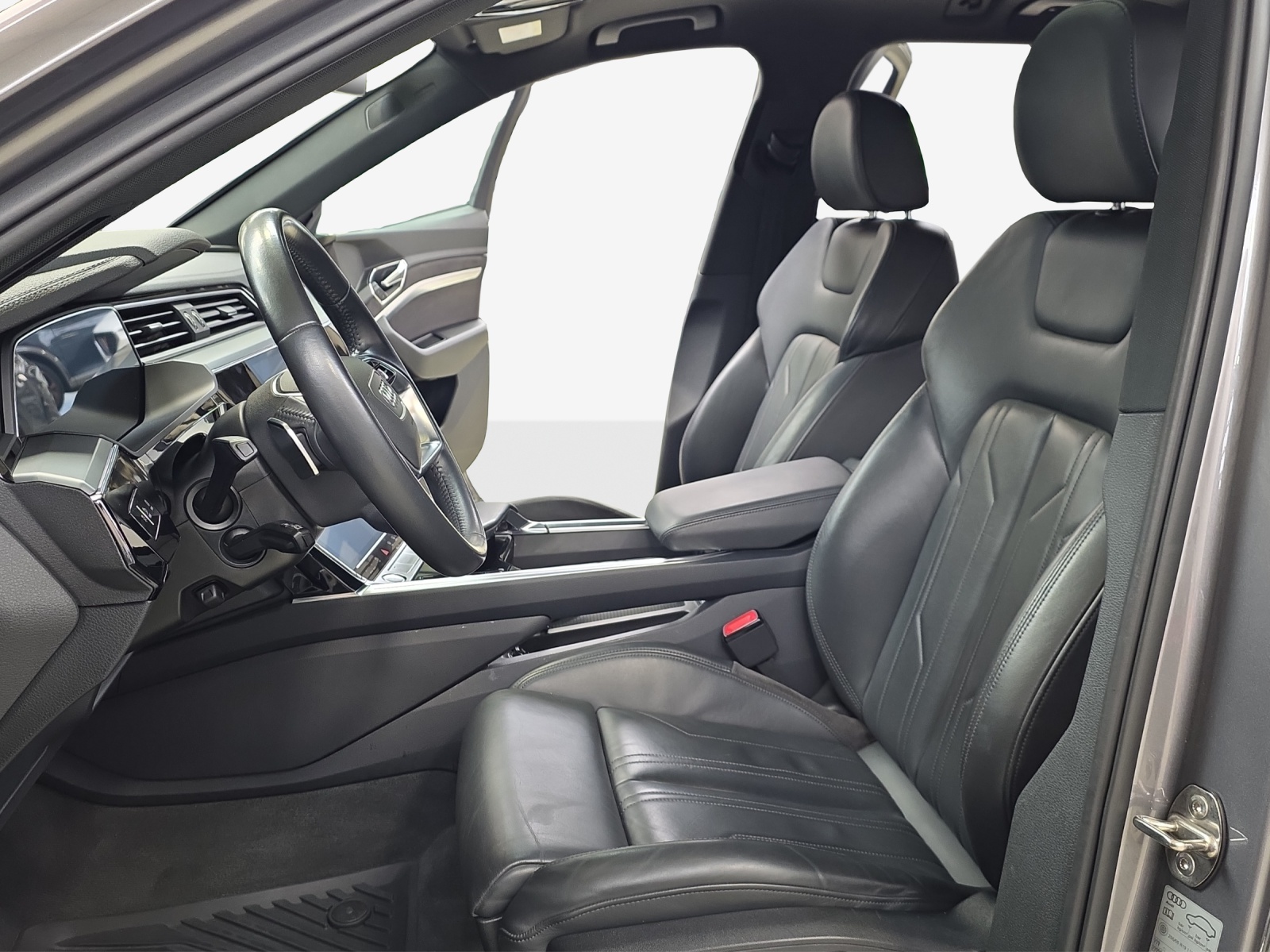 AUDI e-tron 55 Advanced quattro-image-8