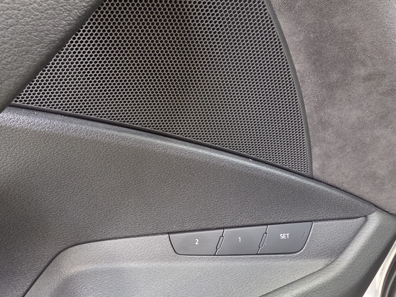 AUDI e-tron 55 Advanced quattro-image-15