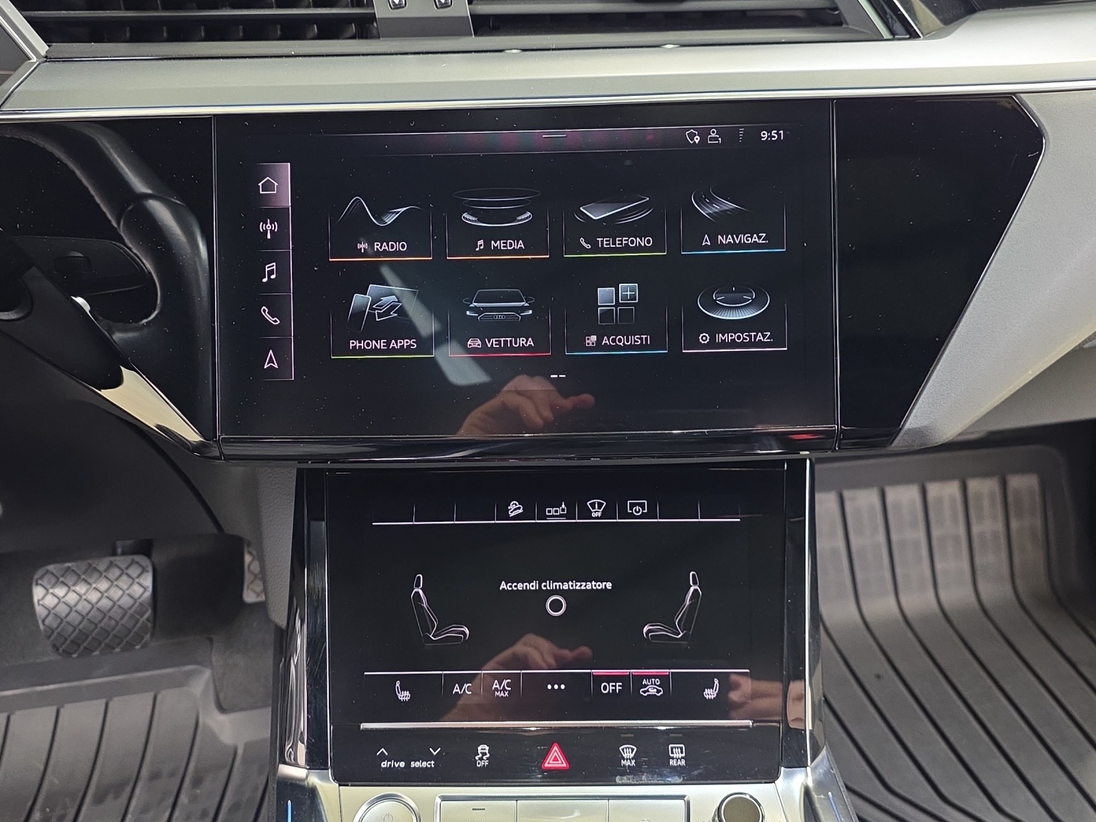 AUDI e-tron 55 Advanced quattro-image-11