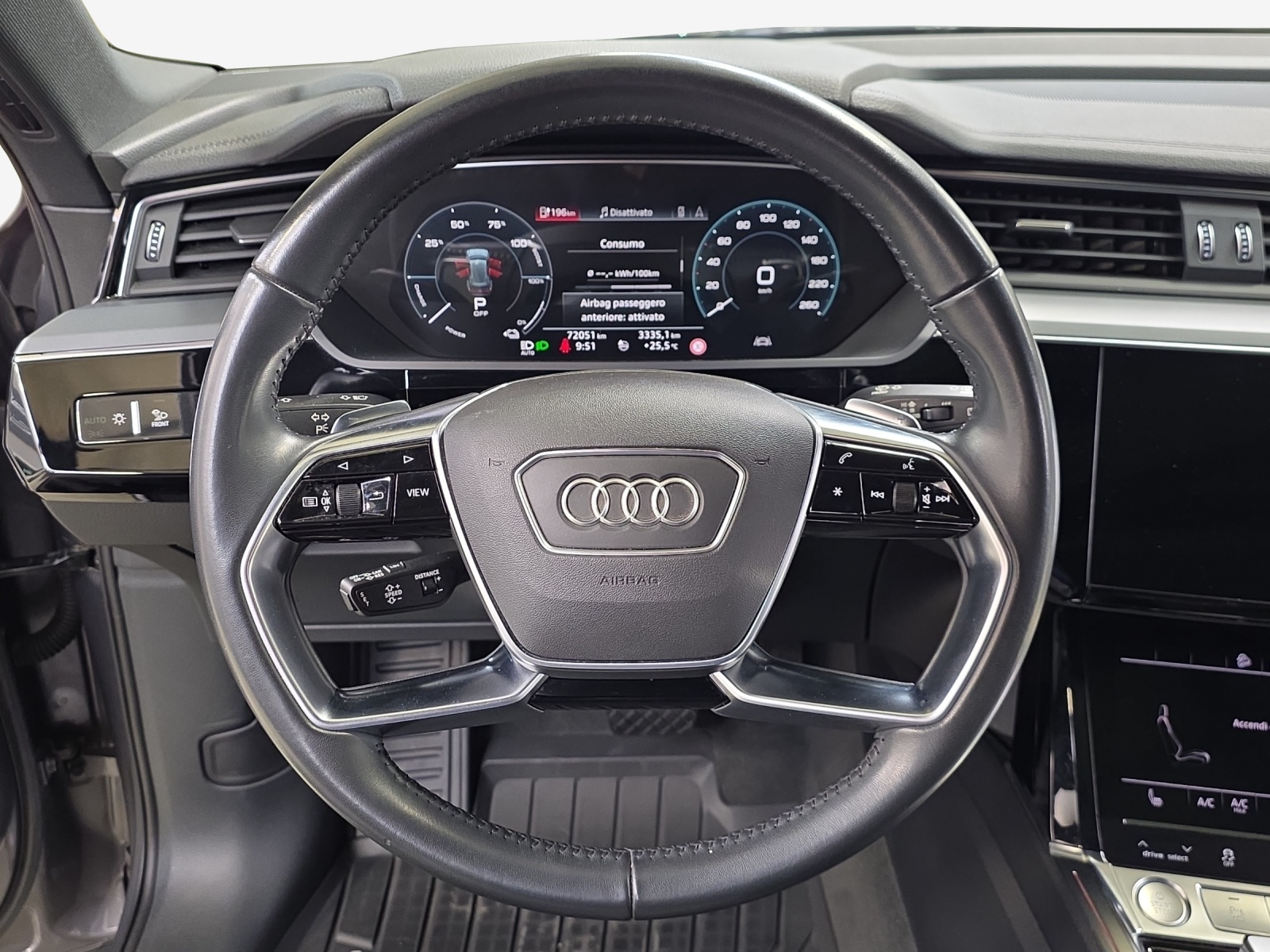 AUDI e-tron 55 Advanced quattro-image-10