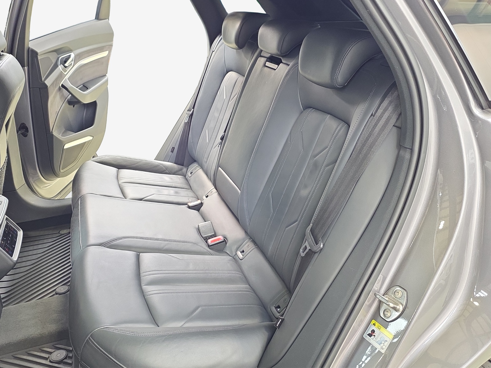 AUDI e-tron 55 Advanced quattro-image-12