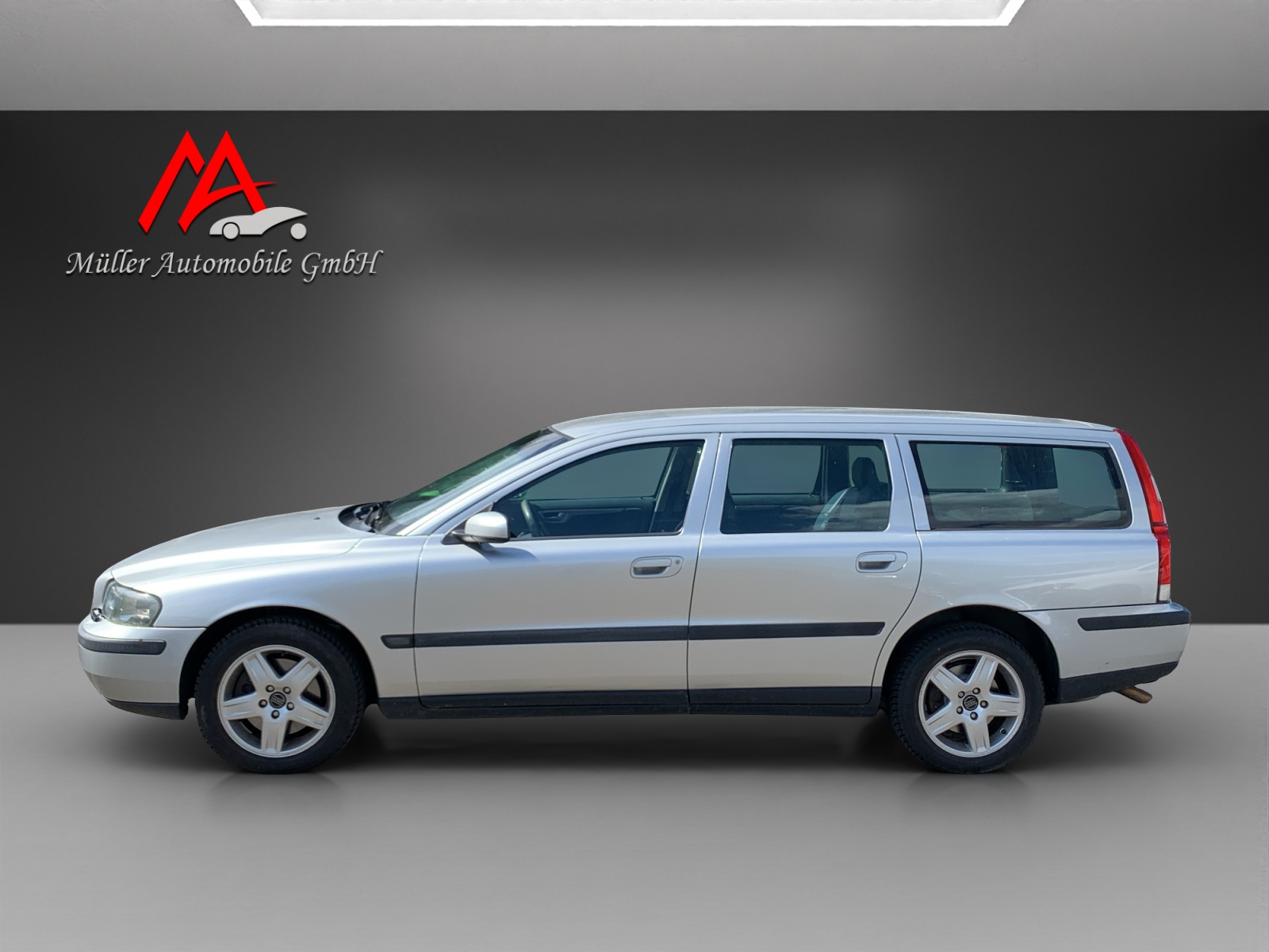 VOLVO V70 2.5T AWD Titanium Edition-showroom-element-3