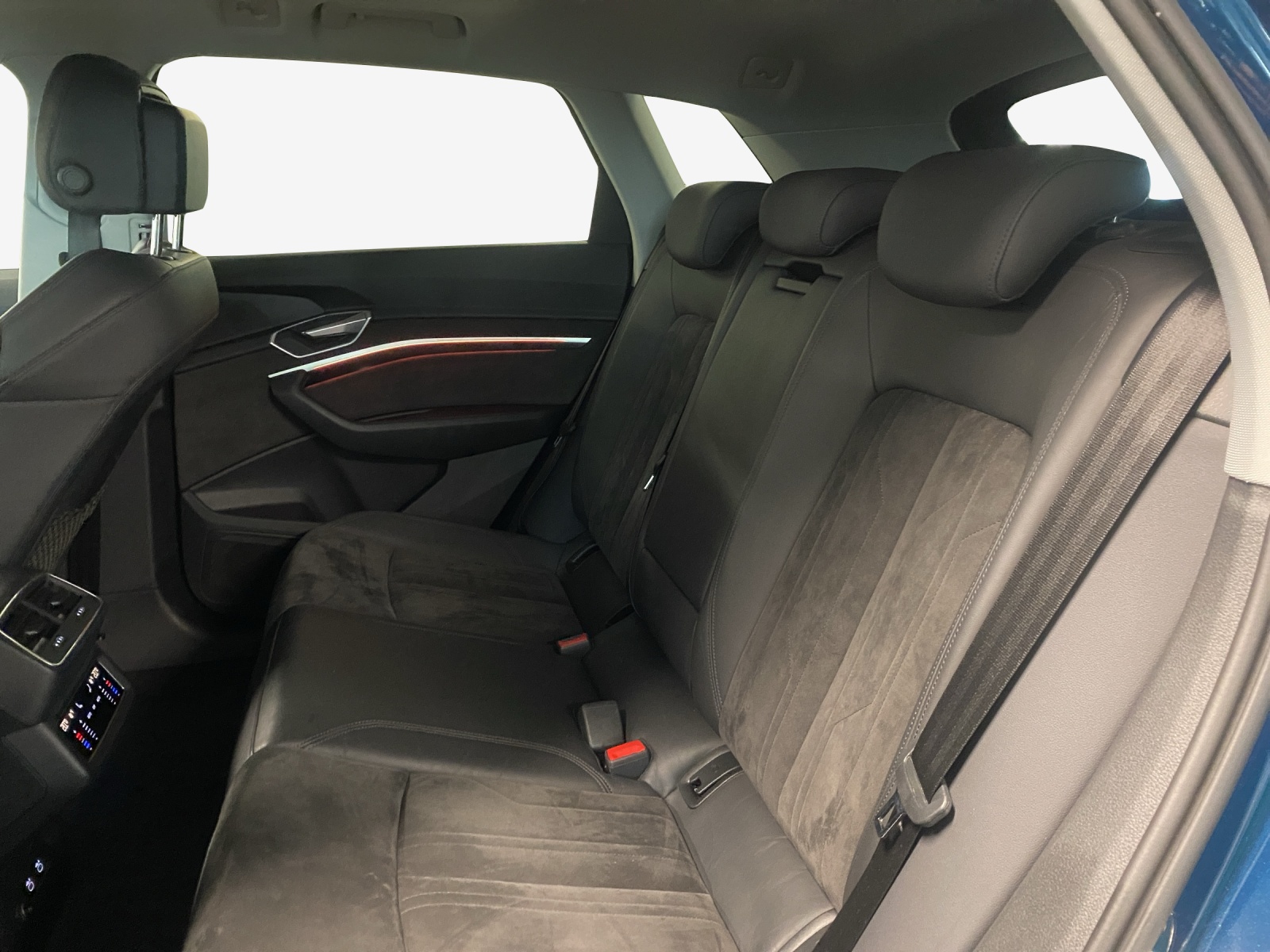 AUDI e-tron 55 Advanced quattro-image-12