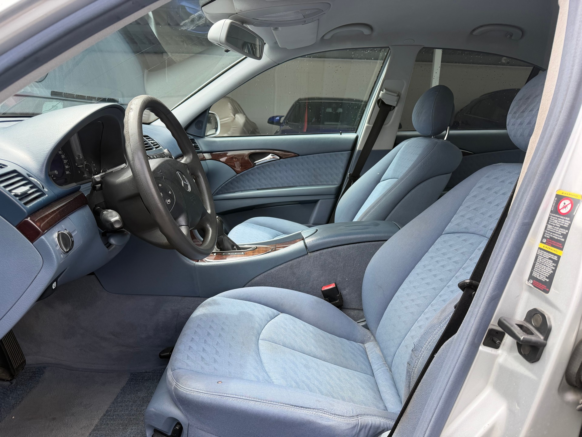 MERCEDES-BENZ E 320 CDI Classic Automatic-image-6