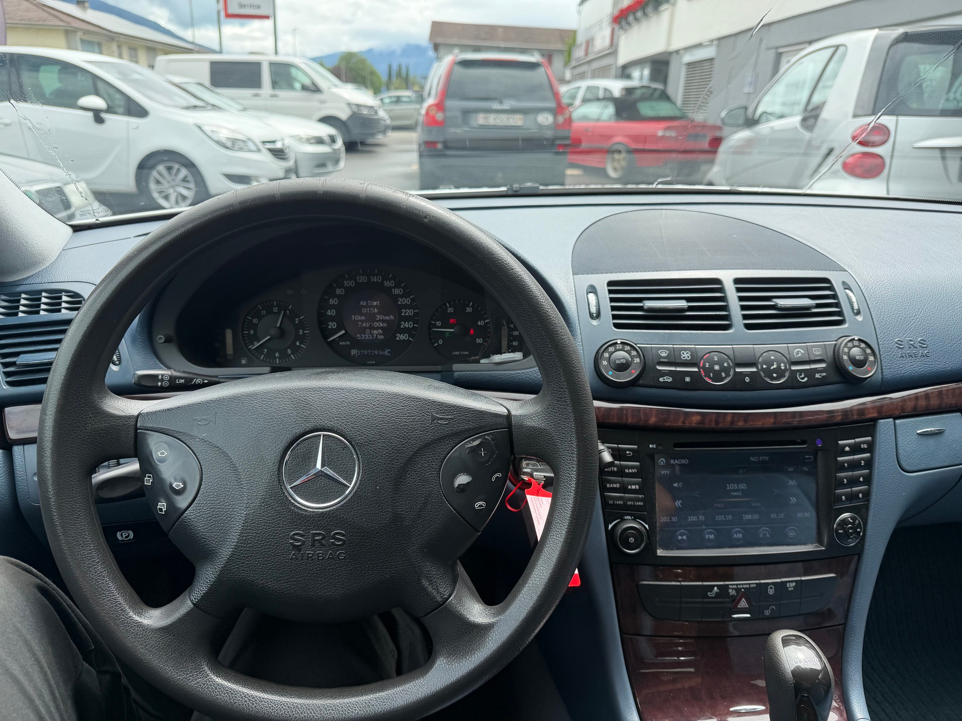 MERCEDES-BENZ E 320 CDI Classic Automatic-image-5
