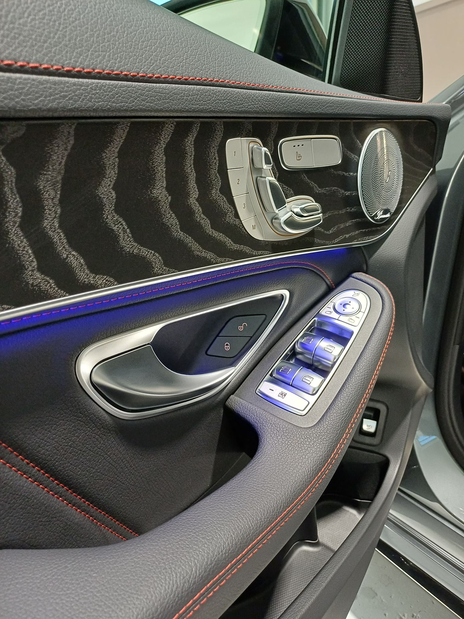 MERCEDES-BENZ C 43 AMG 4Matic 9G-Tronic-image-9