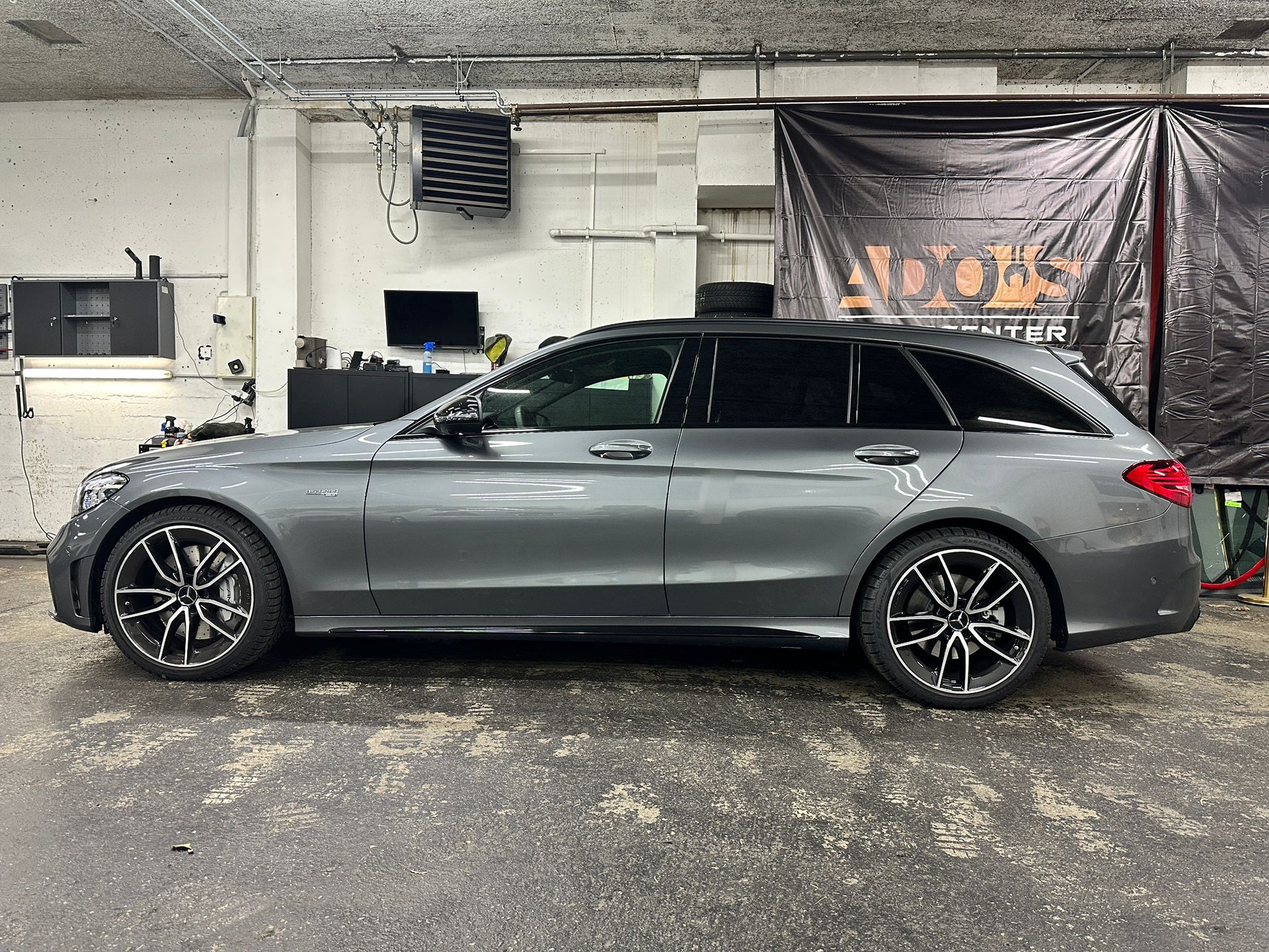 MERCEDES-BENZ C 43 AMG 4Matic 9G-Tronic-image-4