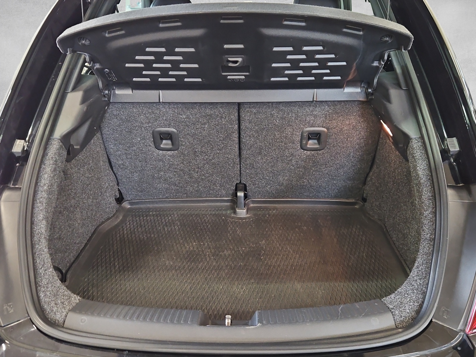 VW Beetle 2.0 TSI Sport DSG-image-13