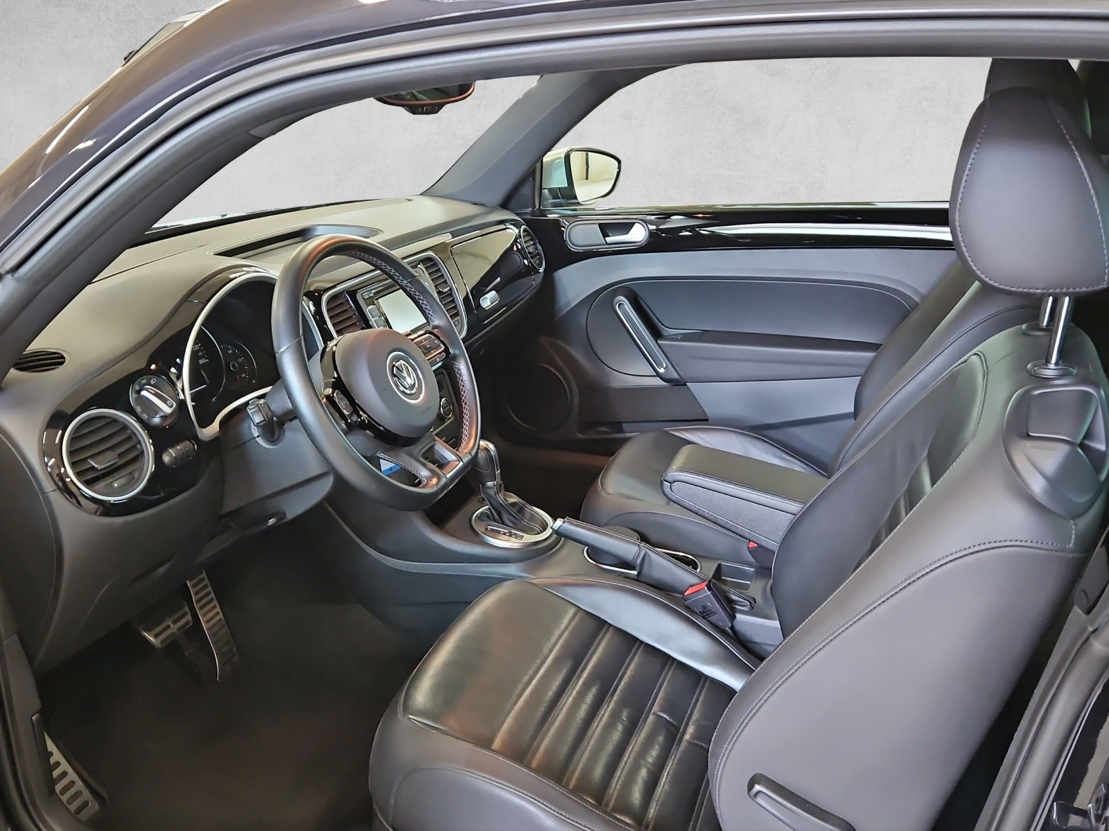 VW Beetle 2.0 TSI Sport DSG-image-8