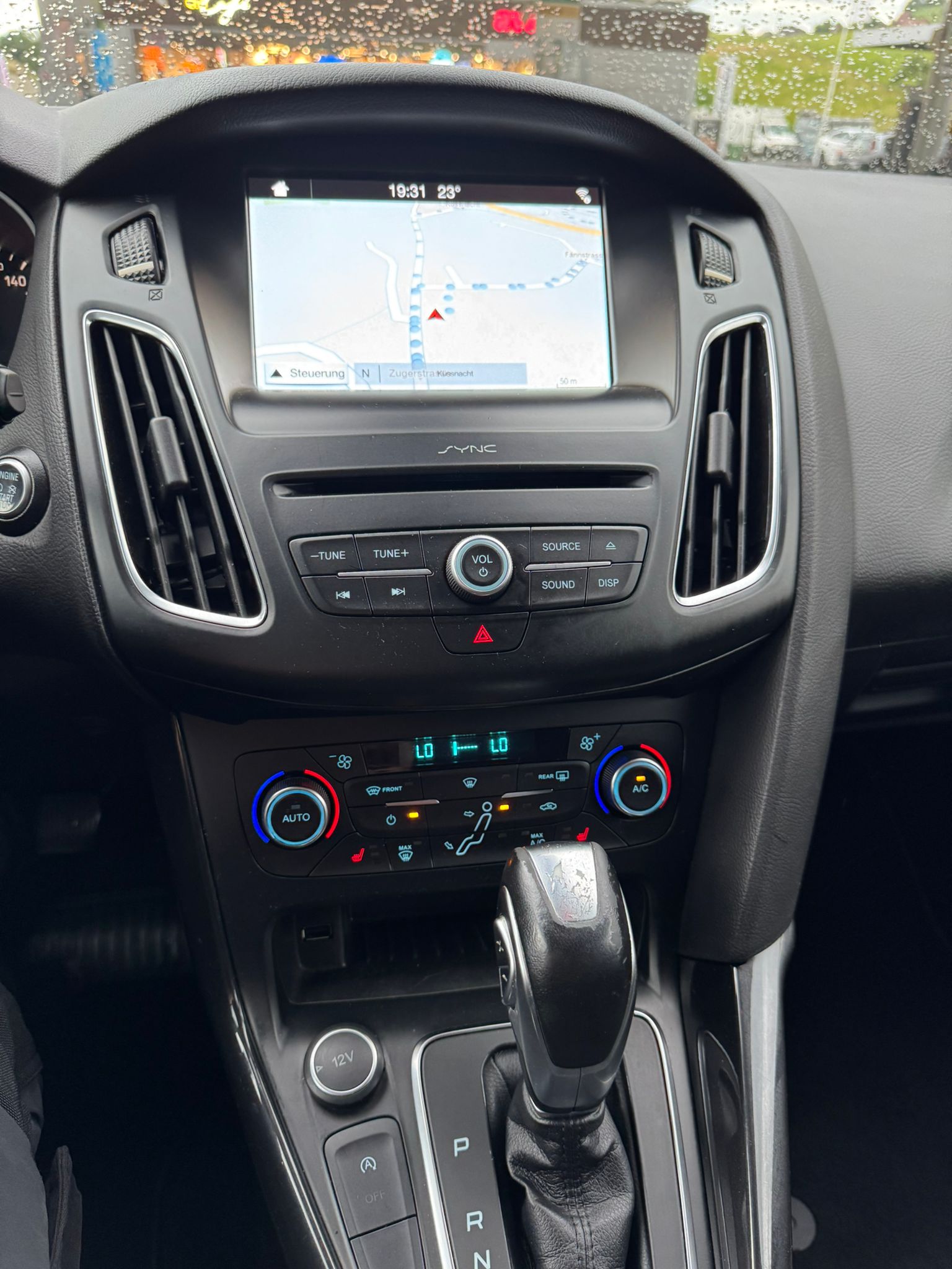 FORD Focus 2.0 TDCi Trend Powershift-image-11