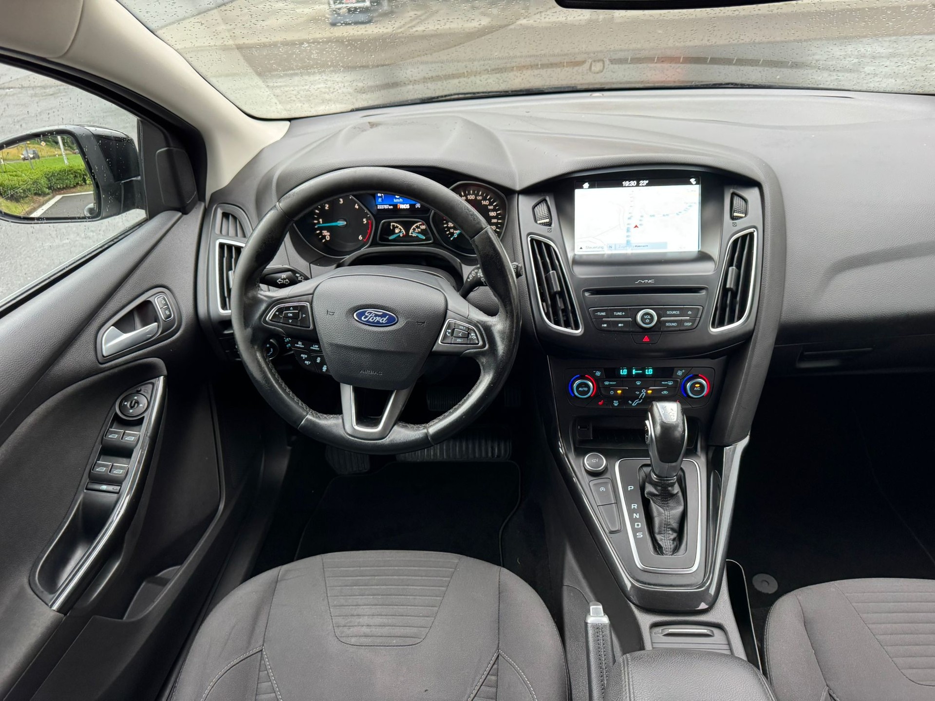 FORD Focus 2.0 TDCi Trend Powershift-image-7