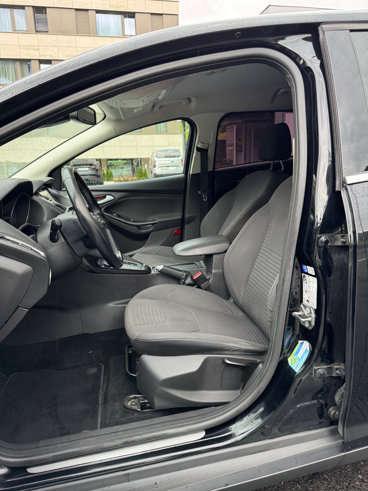 FORD Focus 2.0 TDCi Trend Powershift-image-8