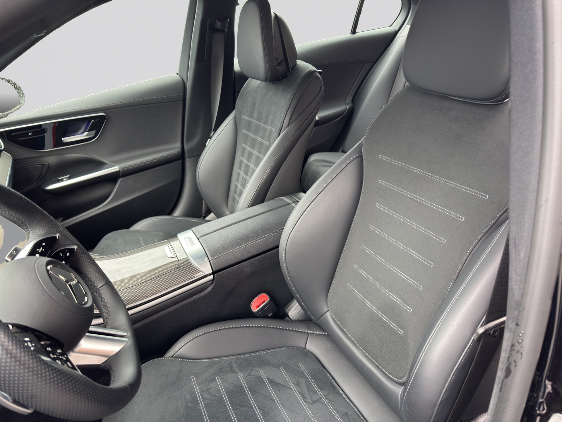 MERCEDES-BENZ C 220 d AMG Line-image-5