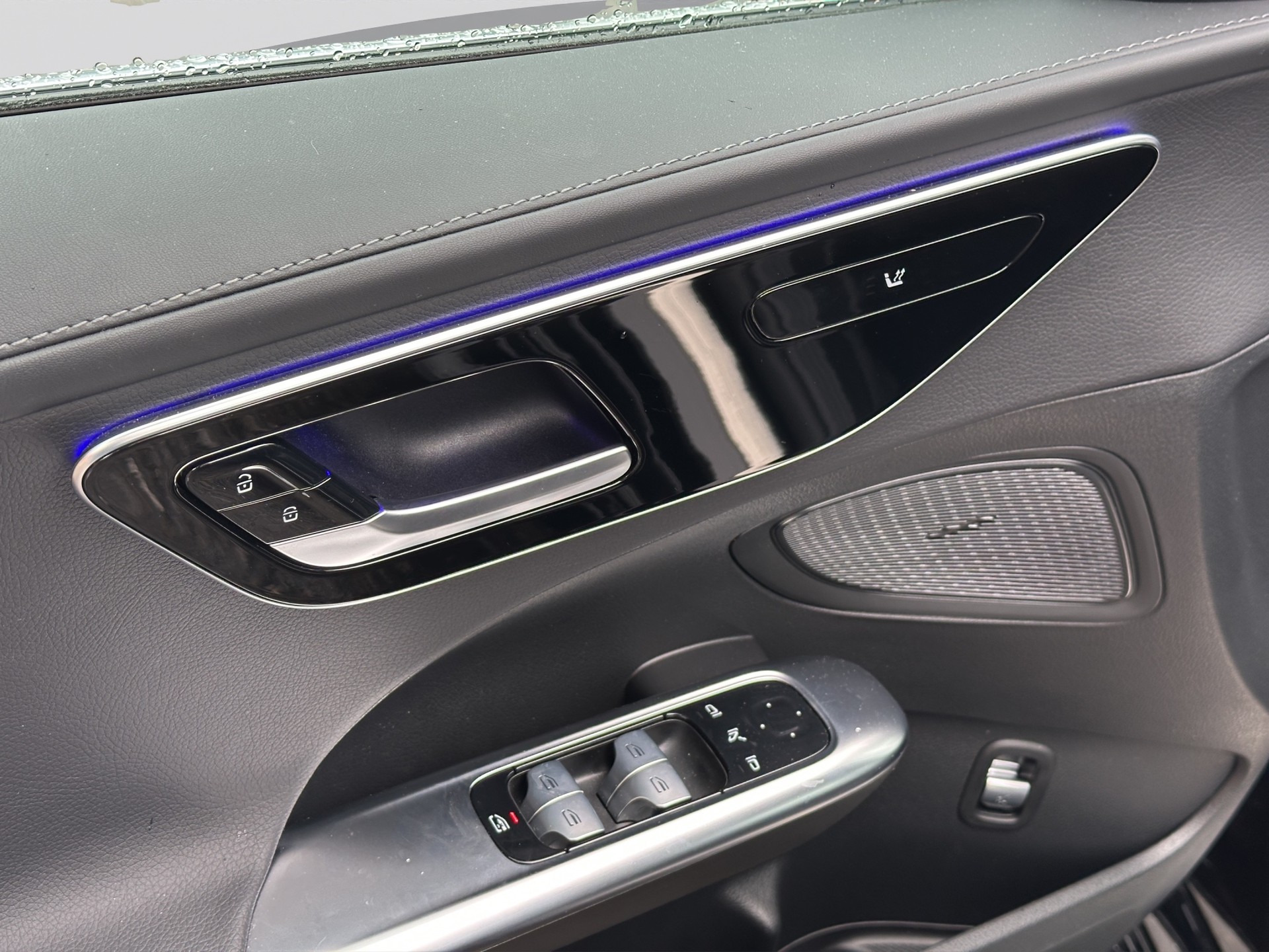 MERCEDES-BENZ C 220 d AMG Line-image-8