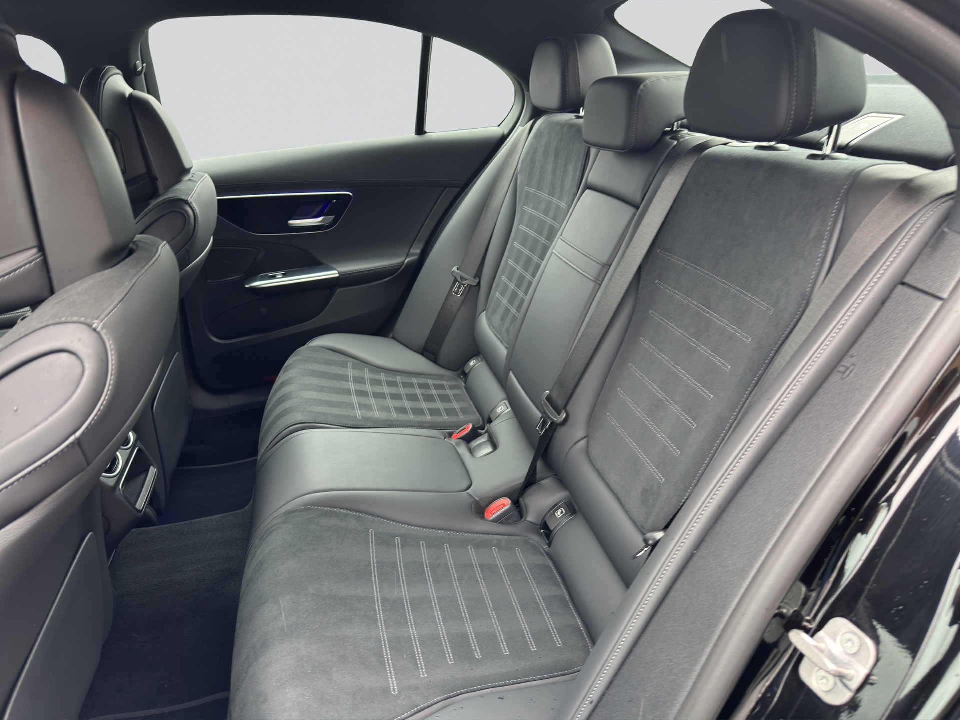 MERCEDES-BENZ C 220 d AMG Line-image-7