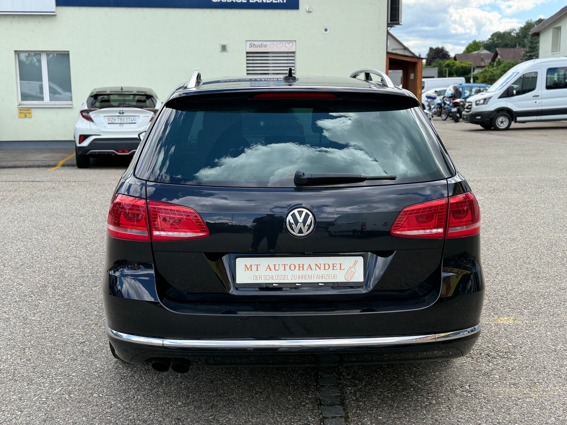 VW Passat Variant 2.0 TDI BMT R-Line DSG-image-5