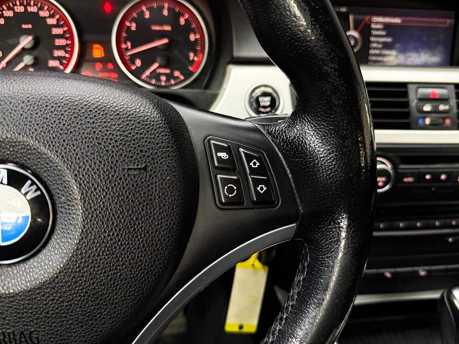 BMW 325i xDrive Touring Steptronic-image-12
