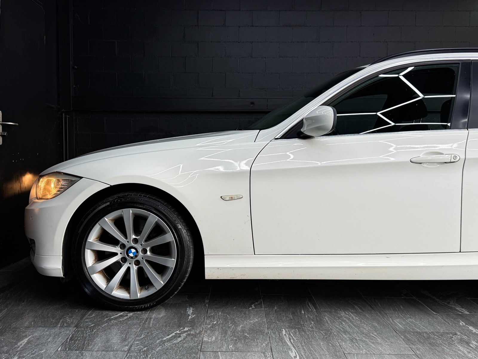 BMW 325i xDrive Touring Steptronic-image-4