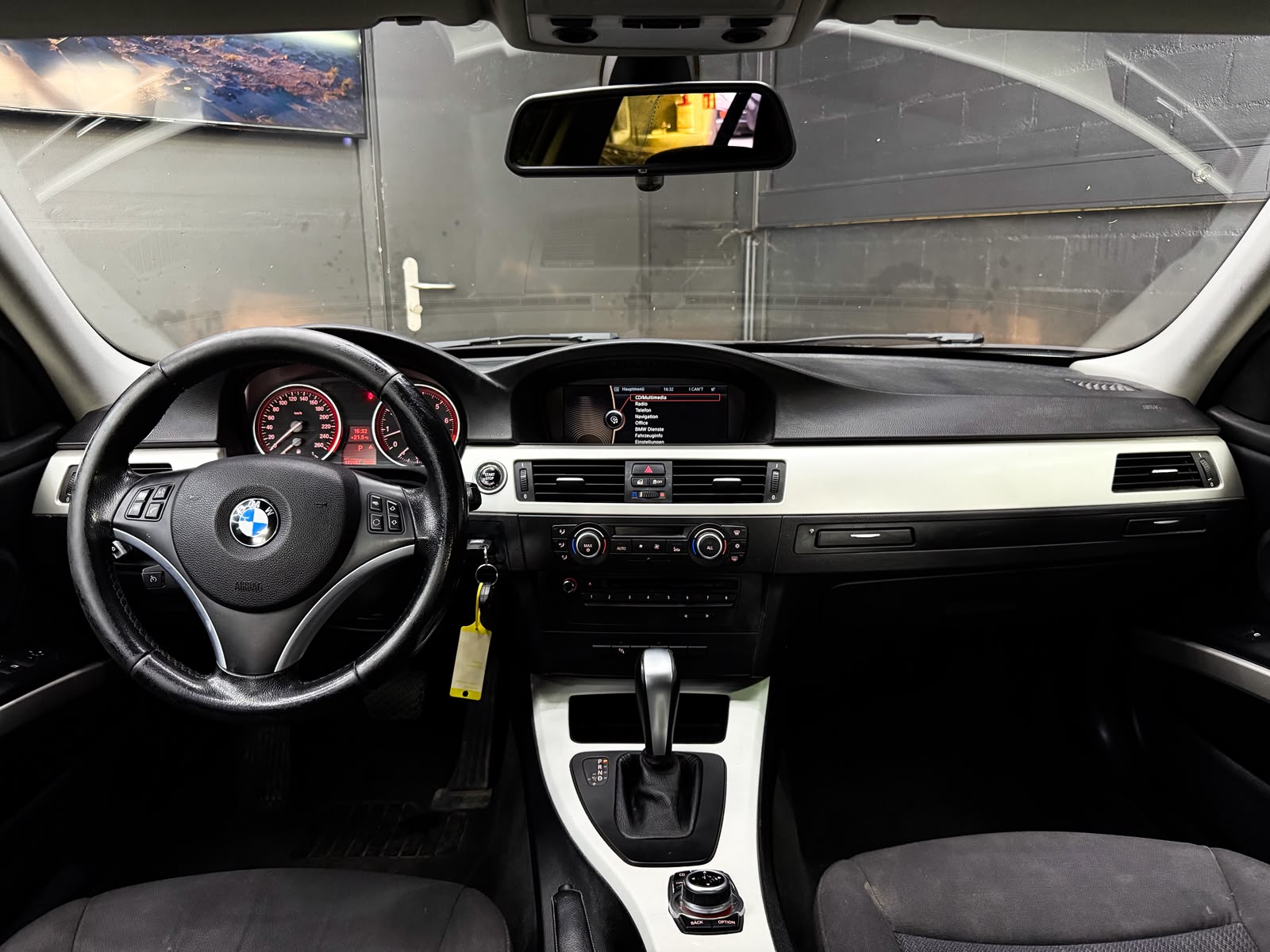 BMW 325i xDrive Touring Steptronic-image-10