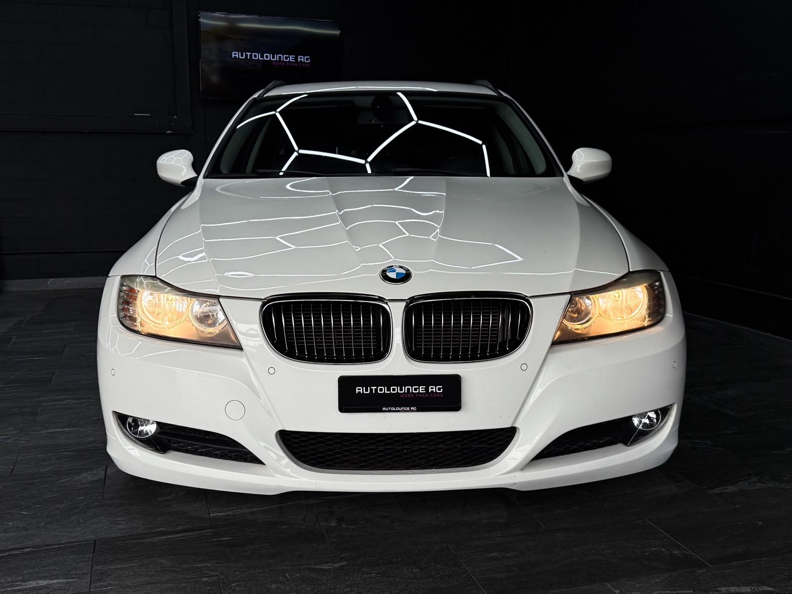 BMW 325i xDrive Touring Steptronic-image-1