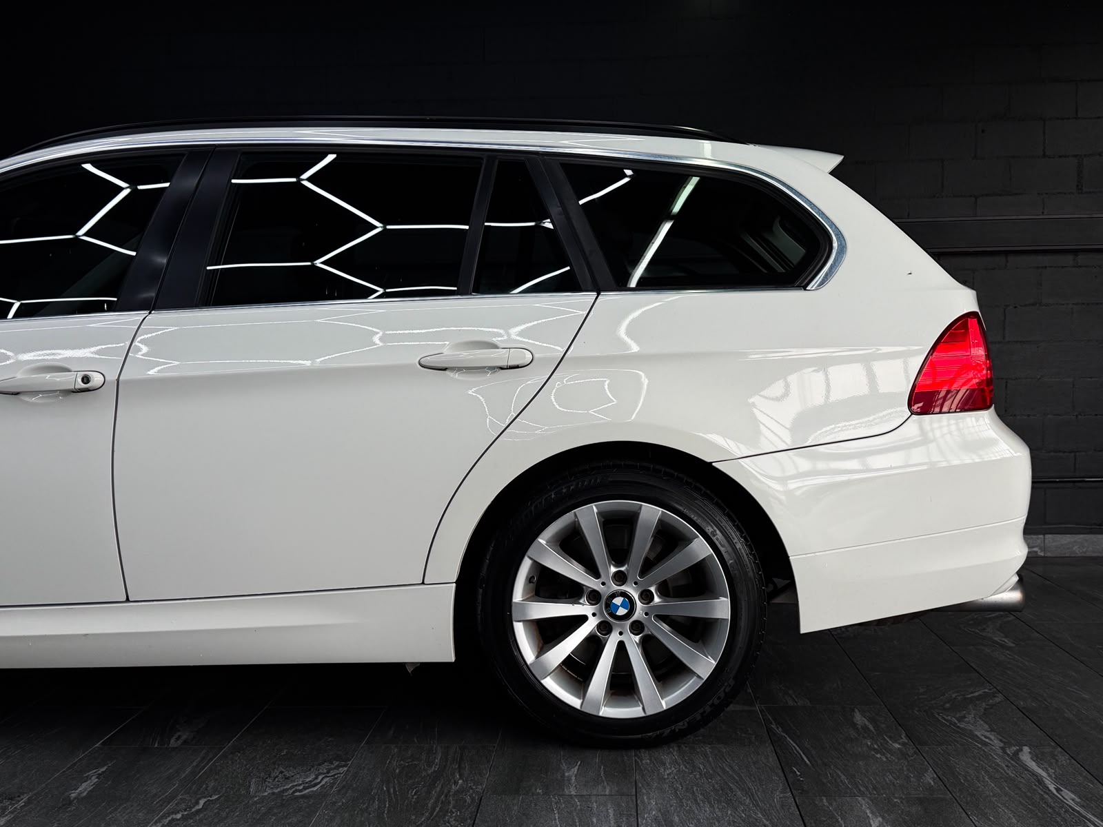 BMW 325i xDrive Touring Steptronic-image-5