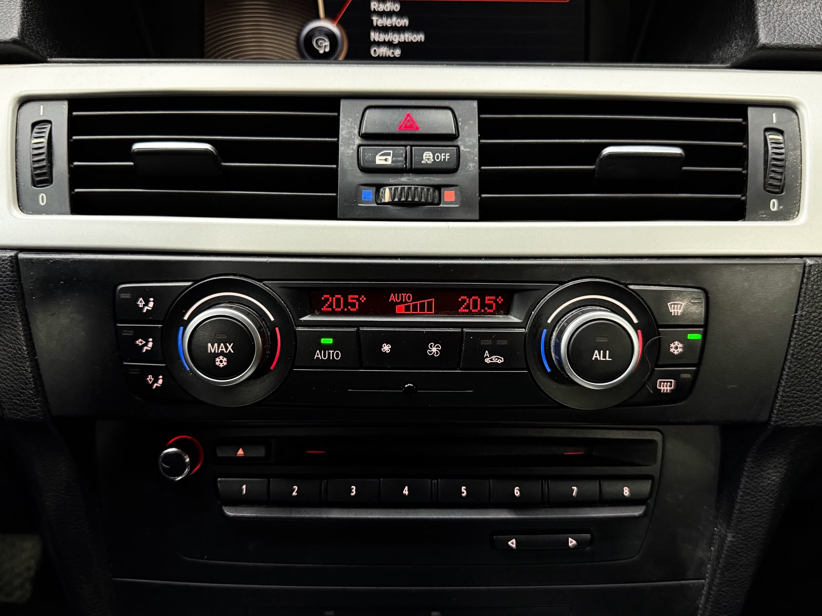 BMW 325i xDrive Touring Steptronic-image-15