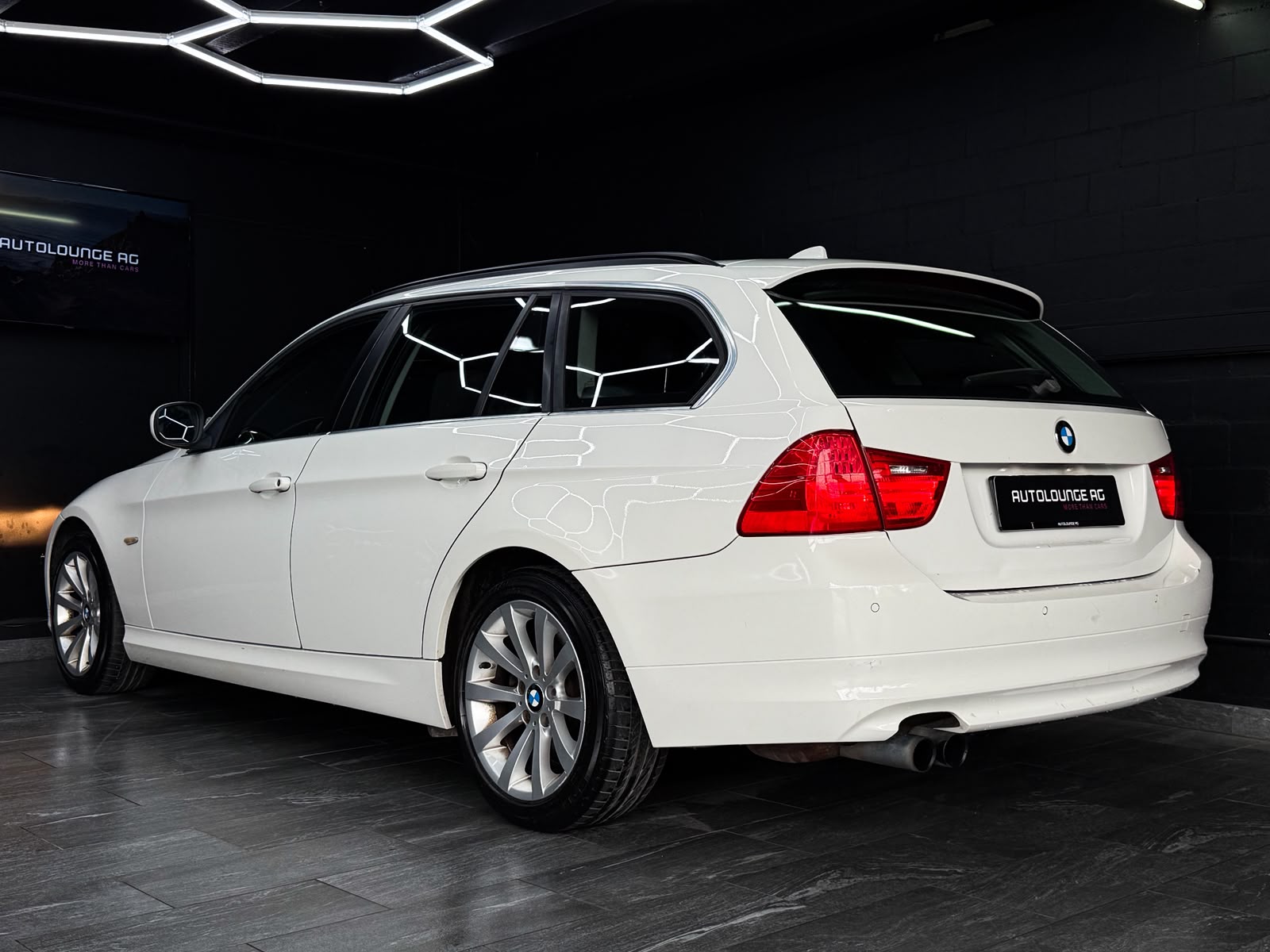 BMW 325i xDrive Touring Steptronic-image-3