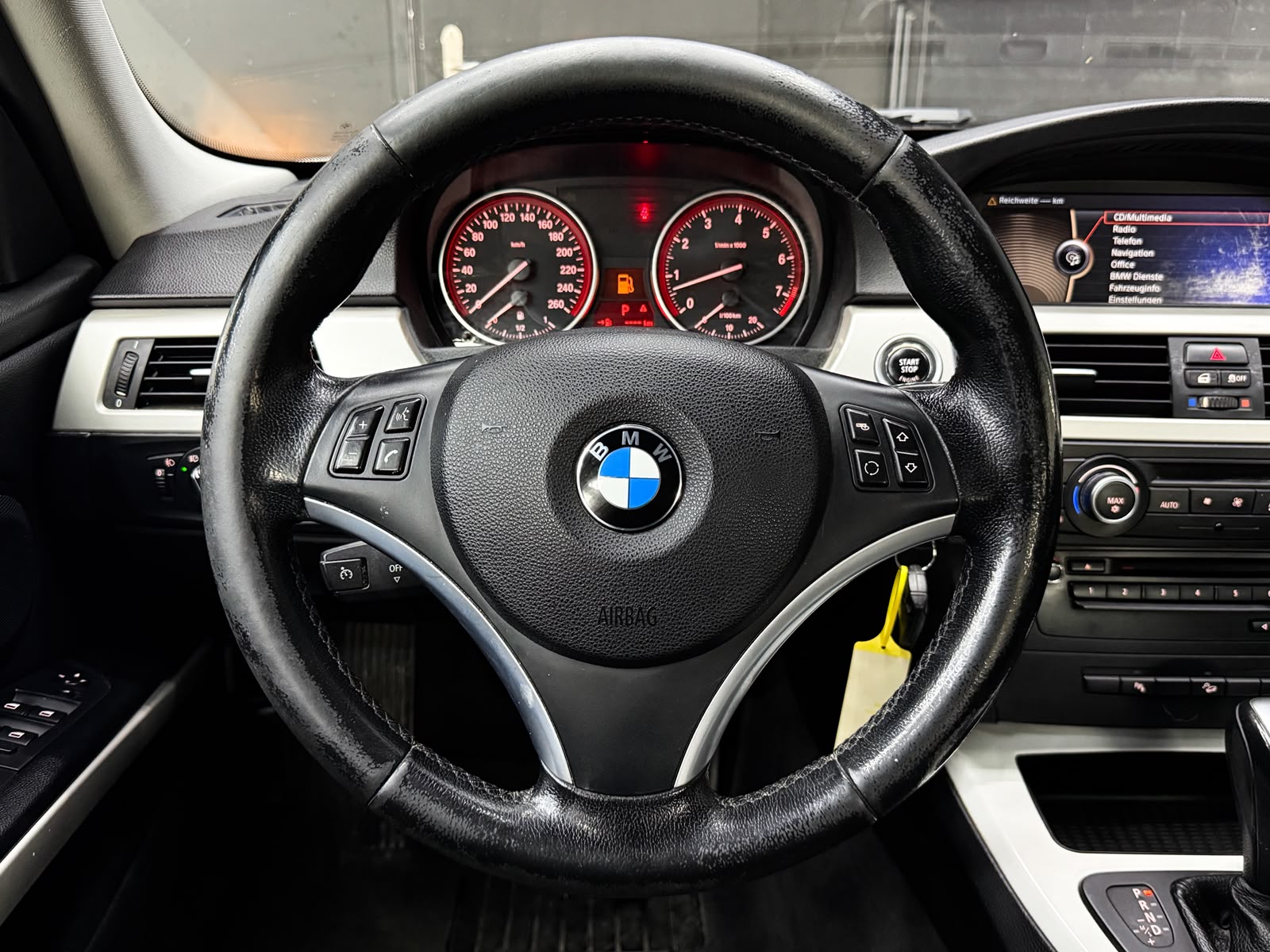 BMW 325i xDrive Touring Steptronic-image-13