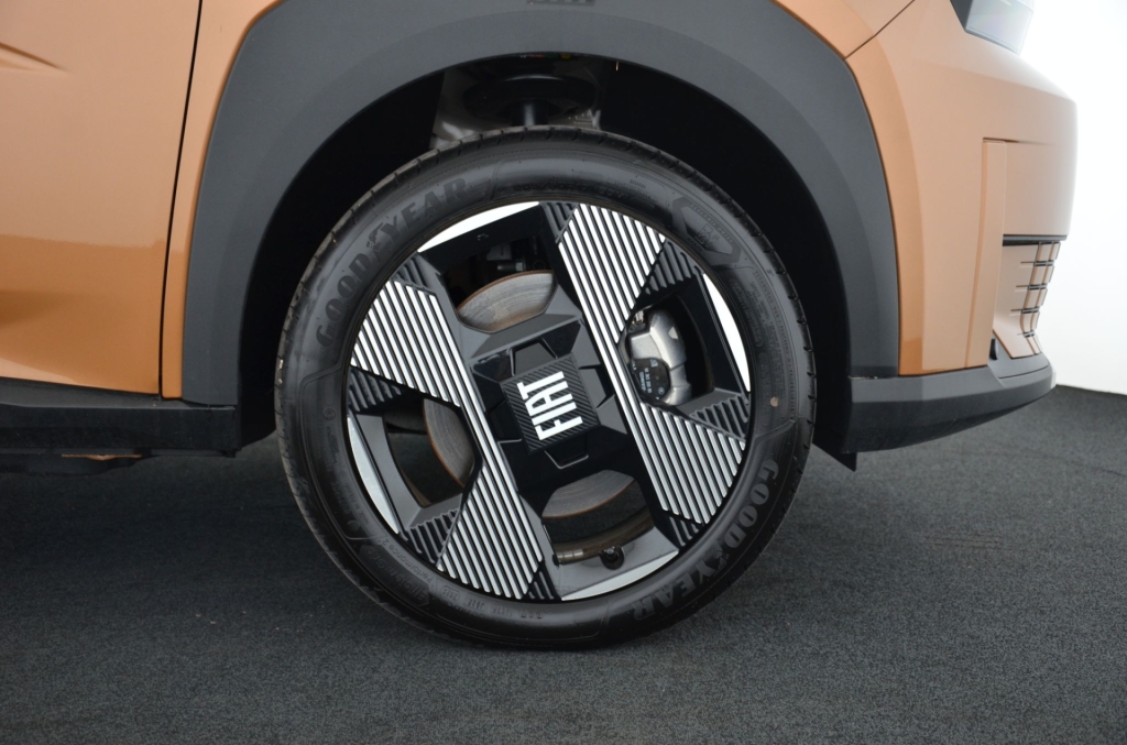FIAT Grande Panda Elektro La Prima-image-9