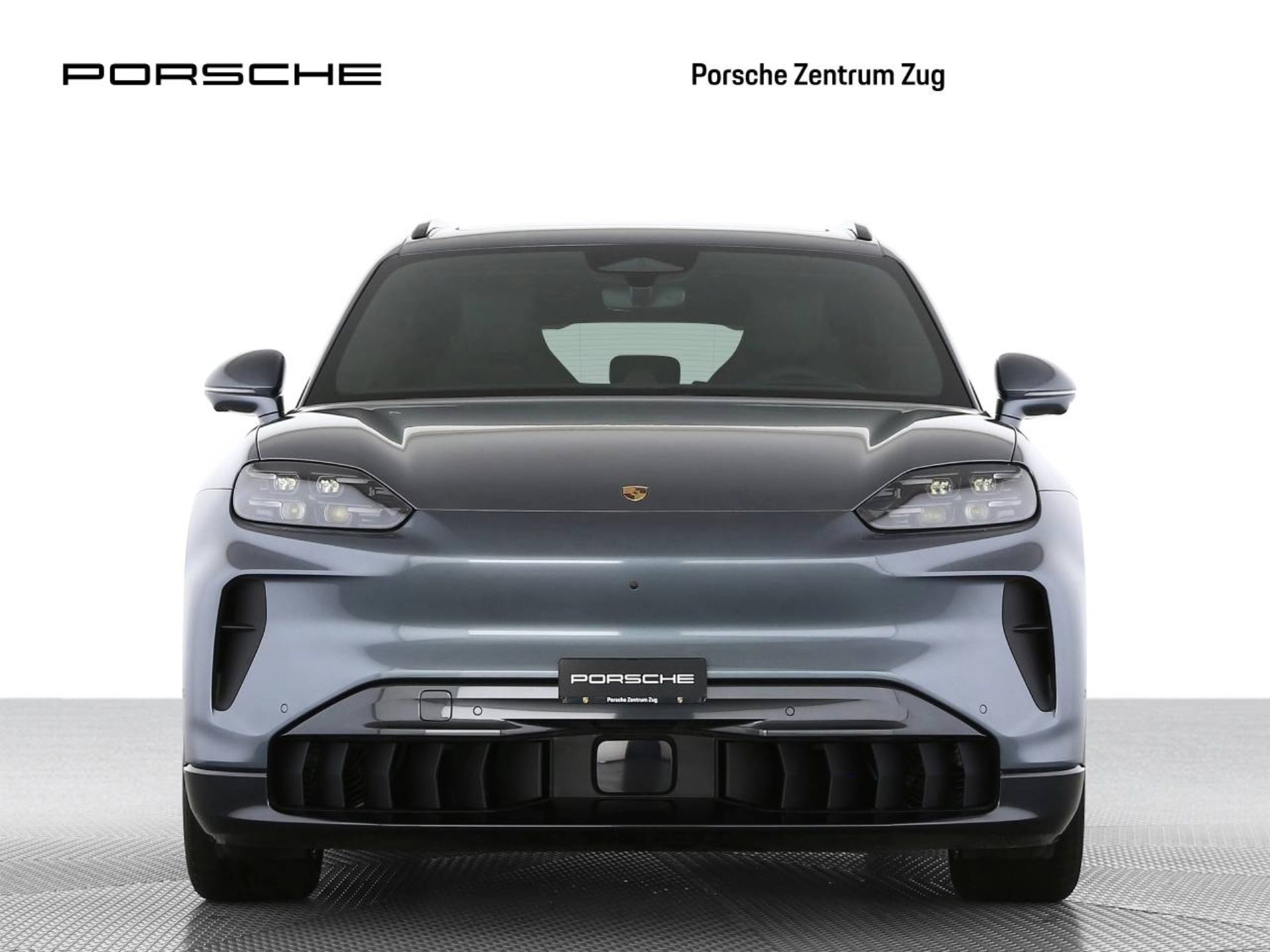 PORSCHE Cayenne Electric-showroom-element-2
