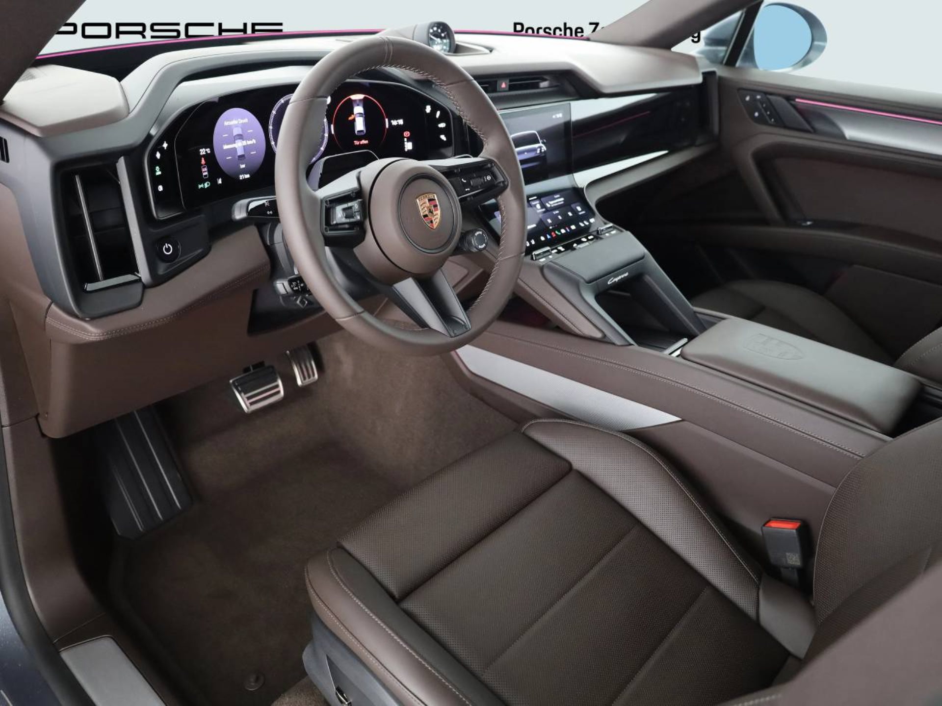 PORSCHE Cayenne Electric-showroom-element-3