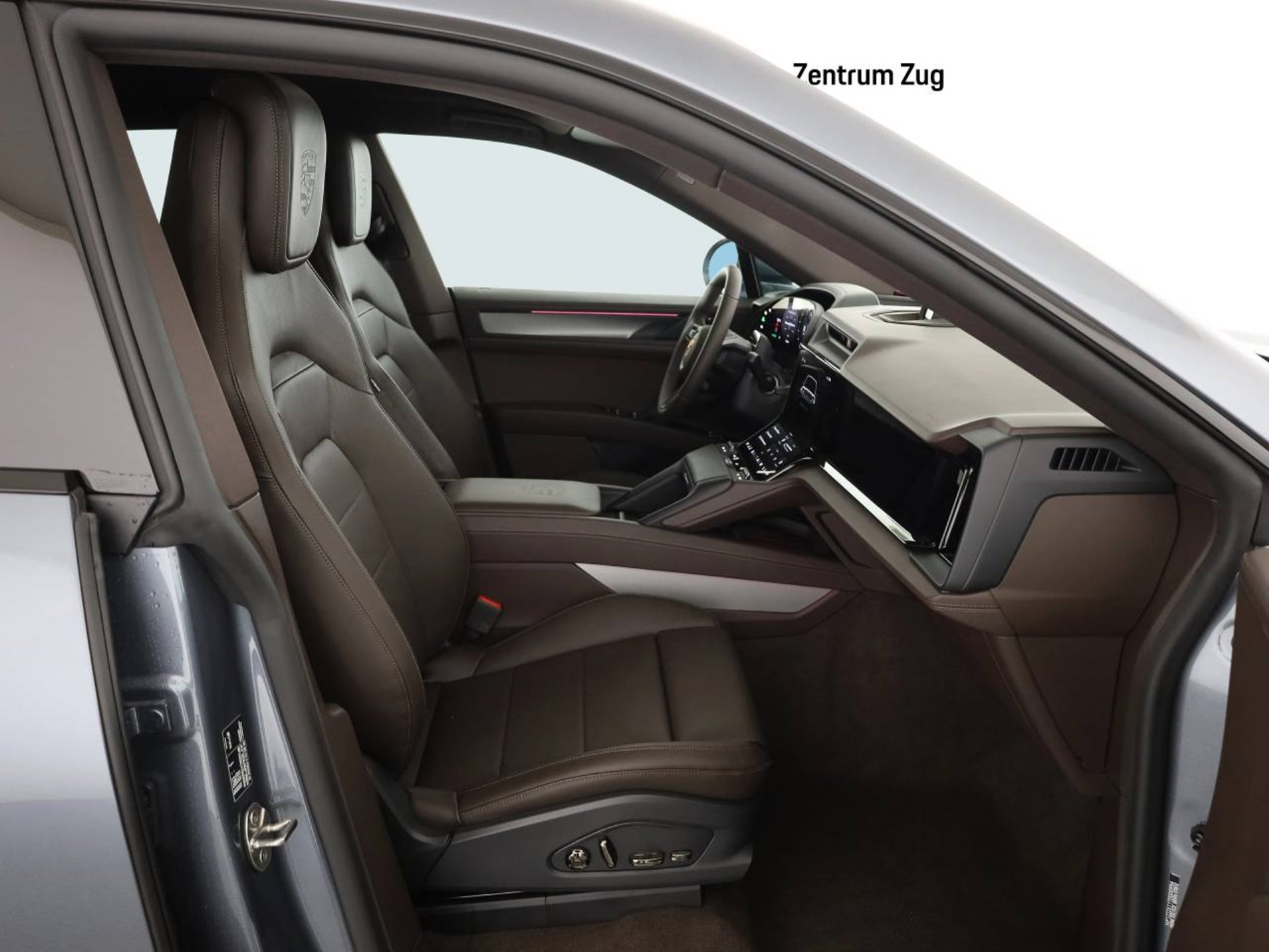 PORSCHE Cayenne Electric-image-9