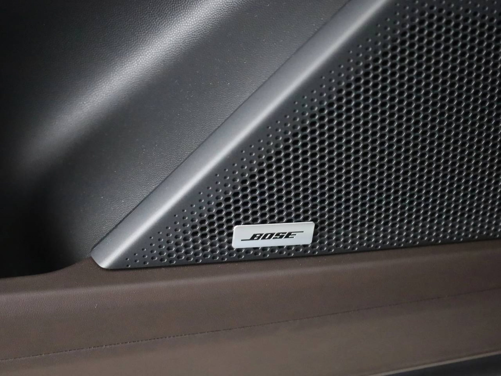 PORSCHE Cayenne Electric-image-13