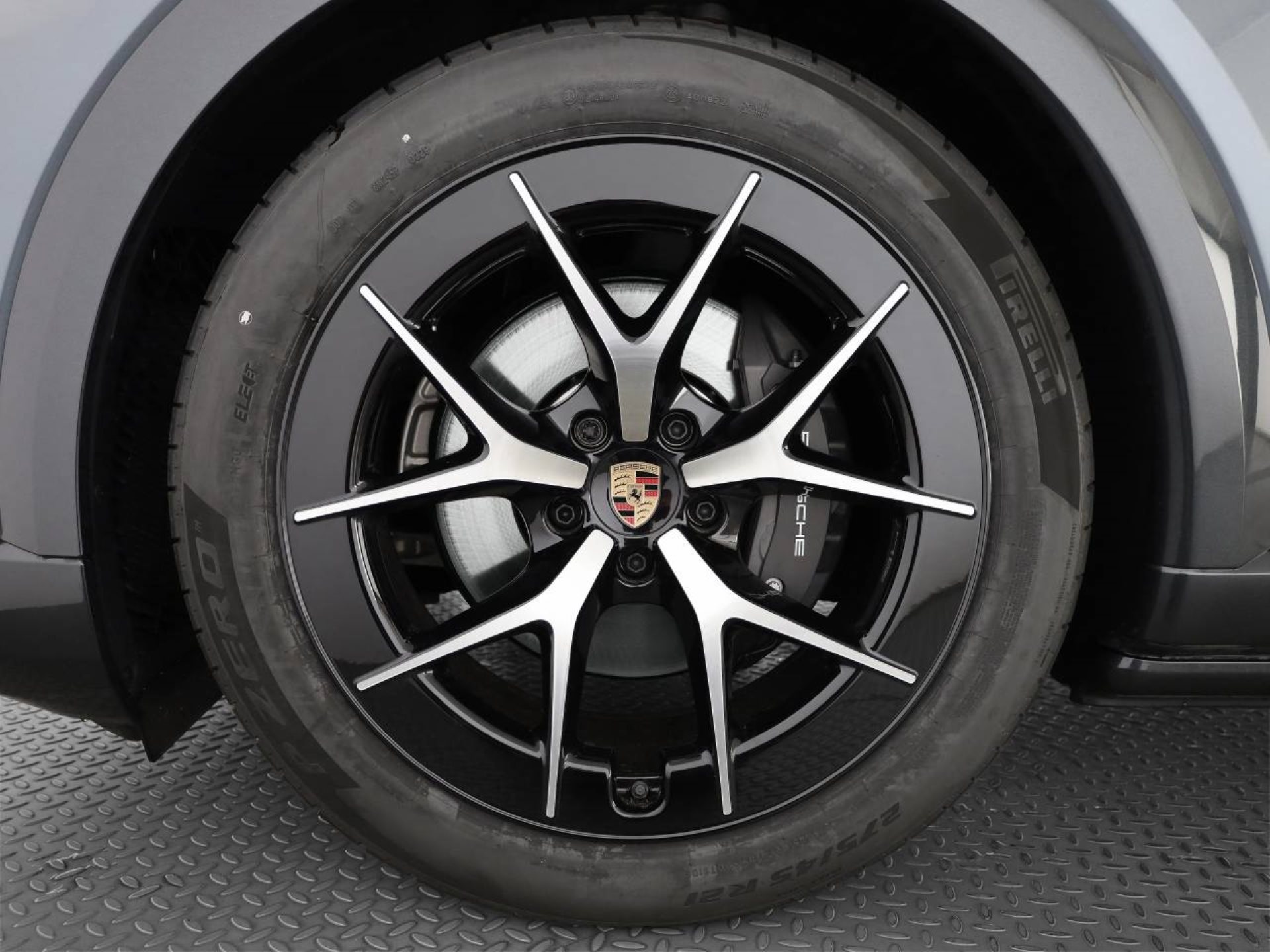 PORSCHE Cayenne Electric-image-7