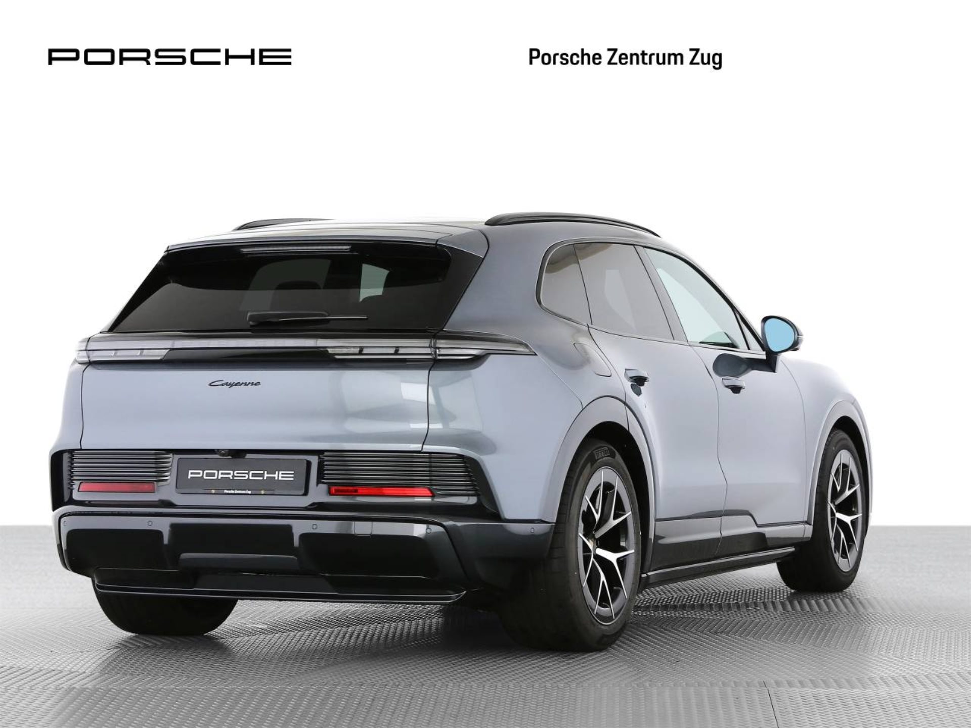 PORSCHE Cayenne Electric-showroom-element-1