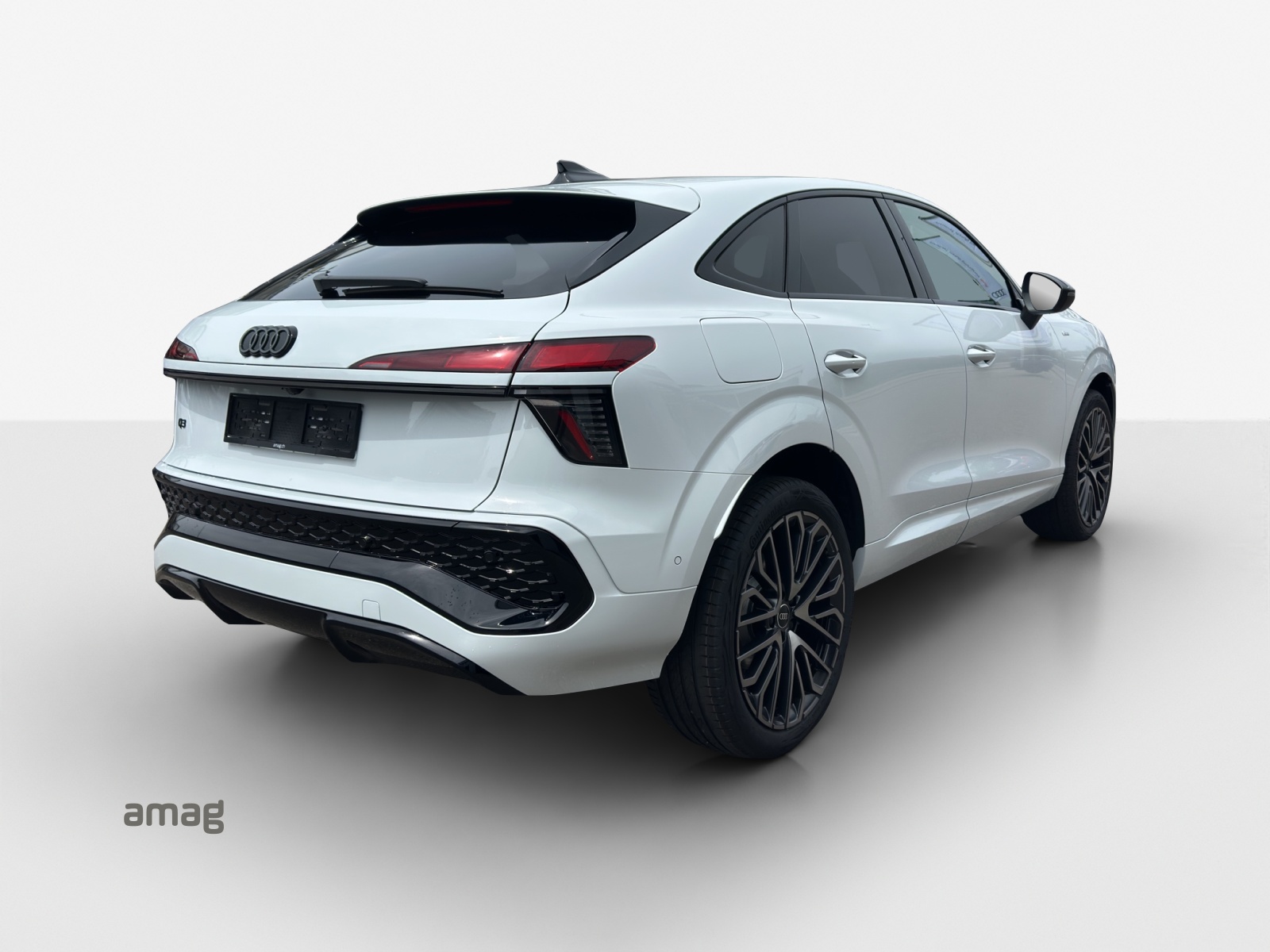 AUDI Q3 Sportback 110 kW TFSI S tronic-image-4