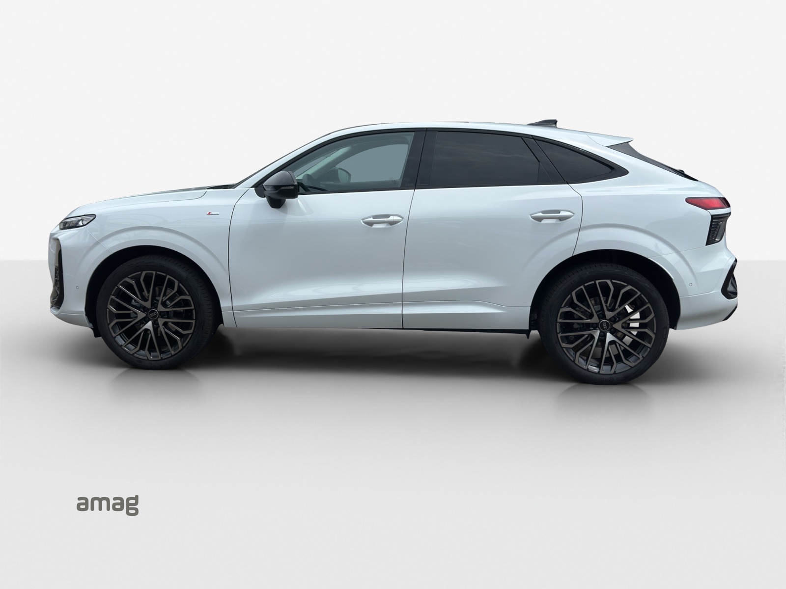 AUDI Q3 Sportback 110 kW TFSI S tronic-image-1