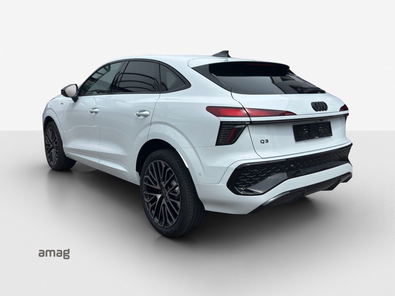 AUDI Q3 Sportback 110 kW TFSI S tronic-image-2