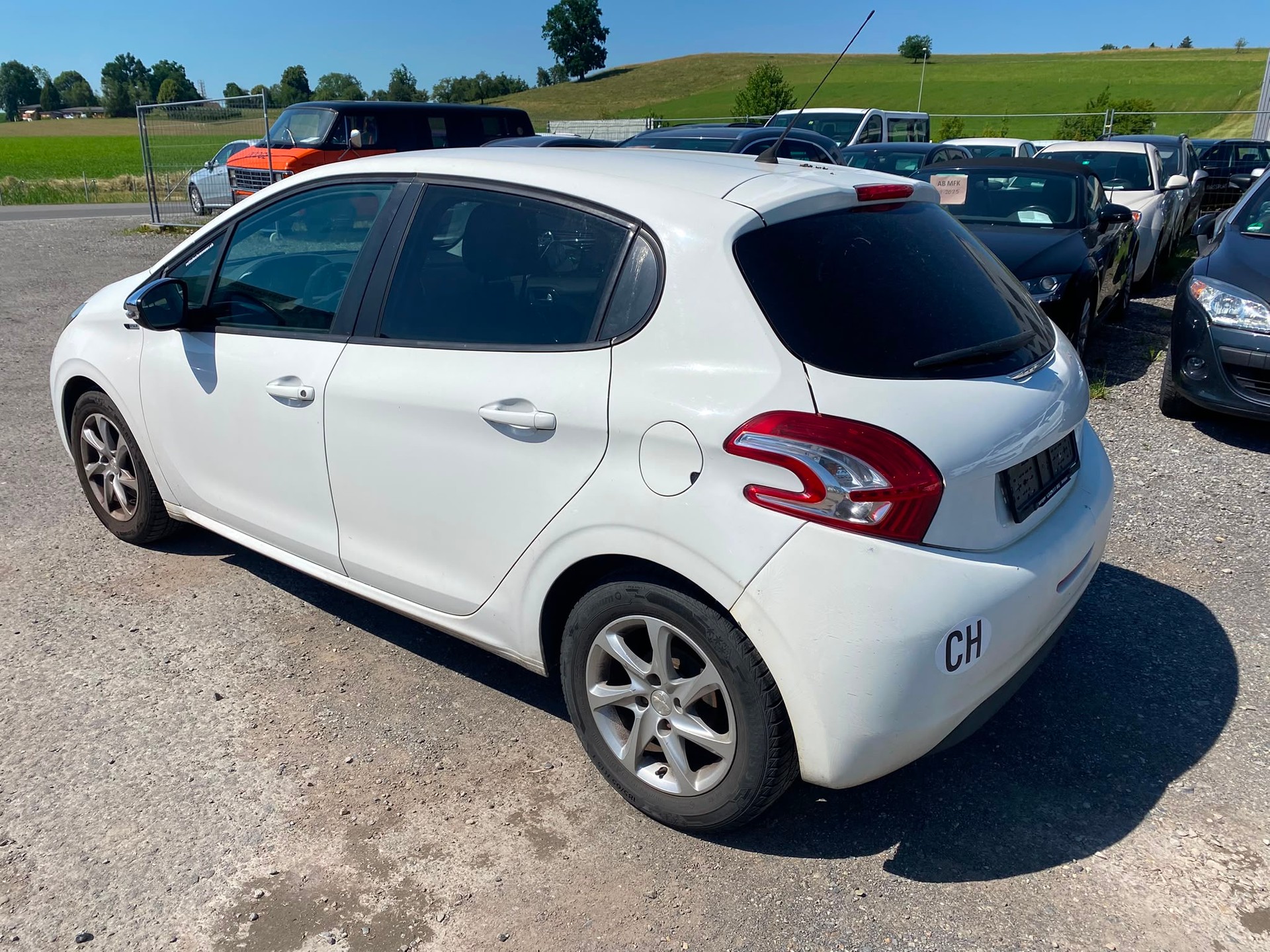 PEUGEOT 208 1.2 VTI Active-image-5