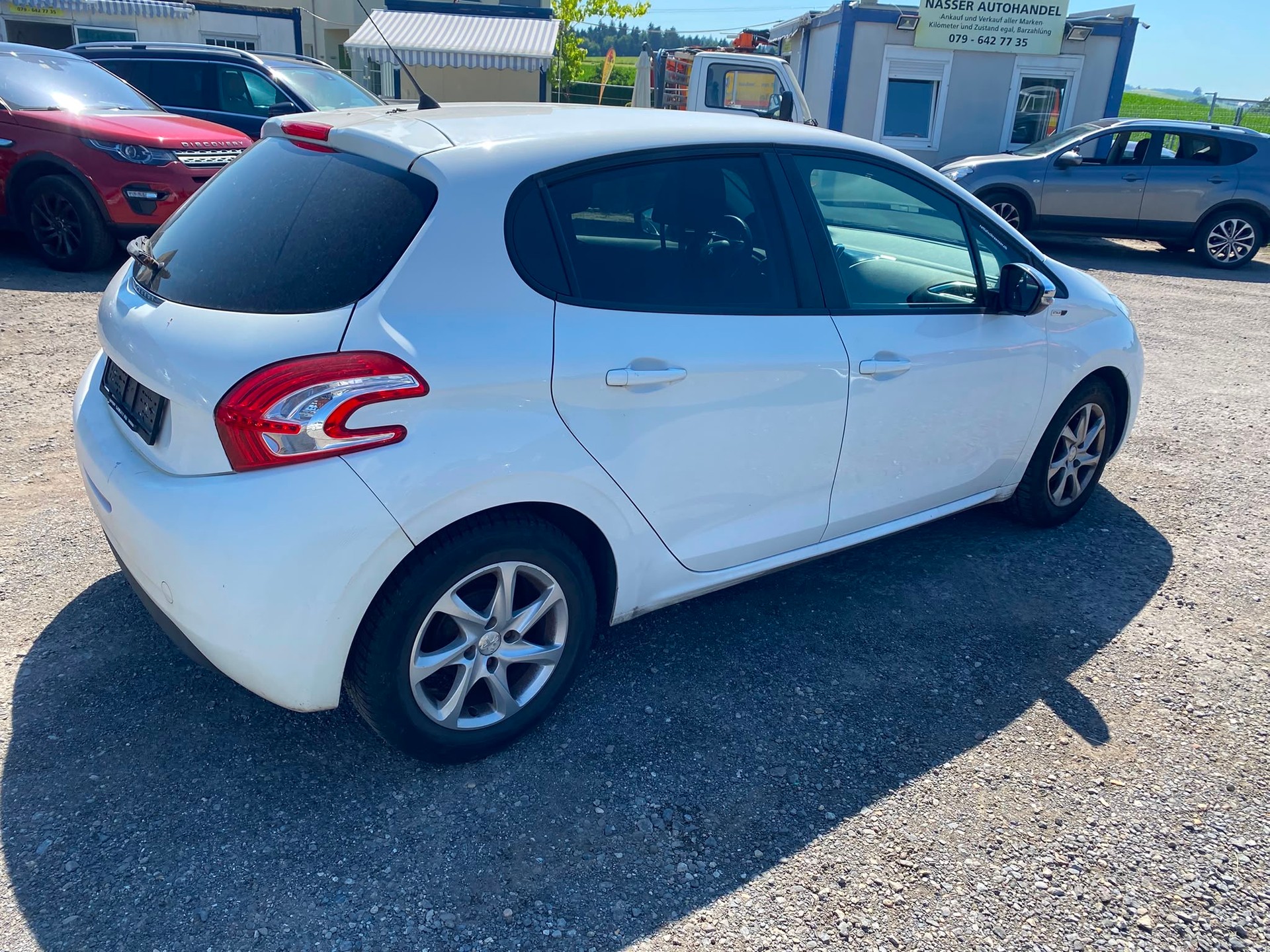 PEUGEOT 208 1.2 VTI Active-image-4