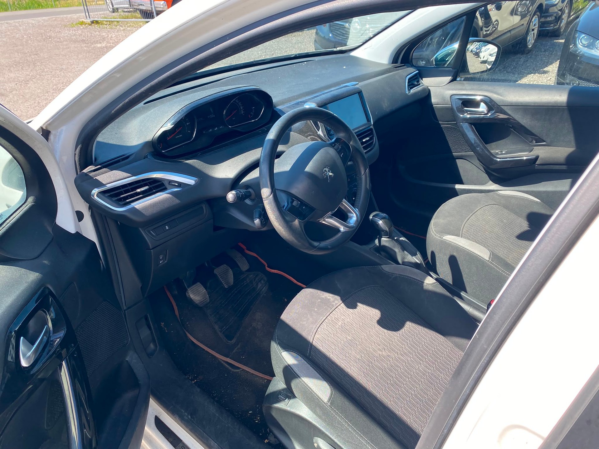 PEUGEOT 208 1.2 VTI Active-image-8