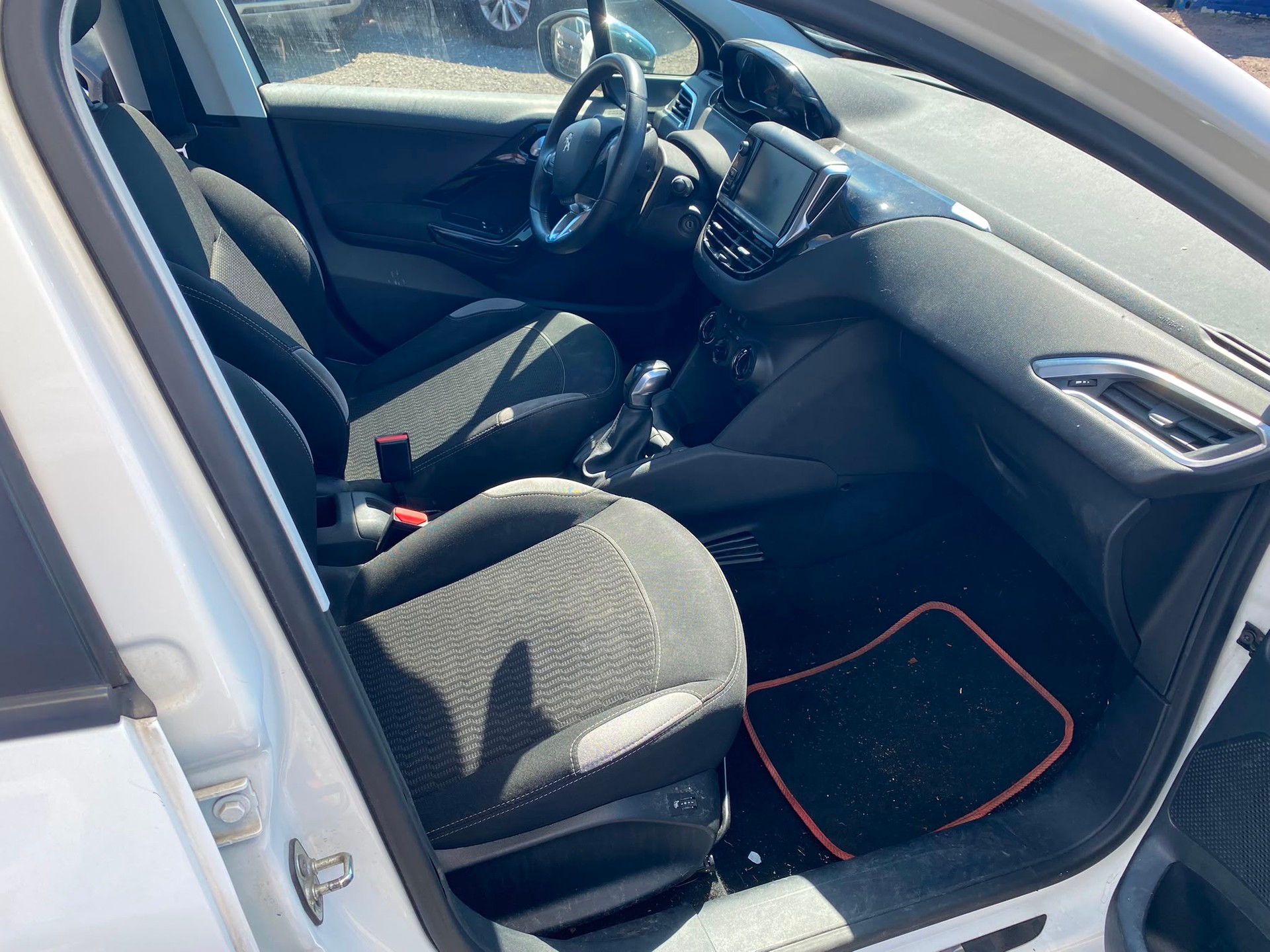 PEUGEOT 208 1.2 VTI Active-image-11