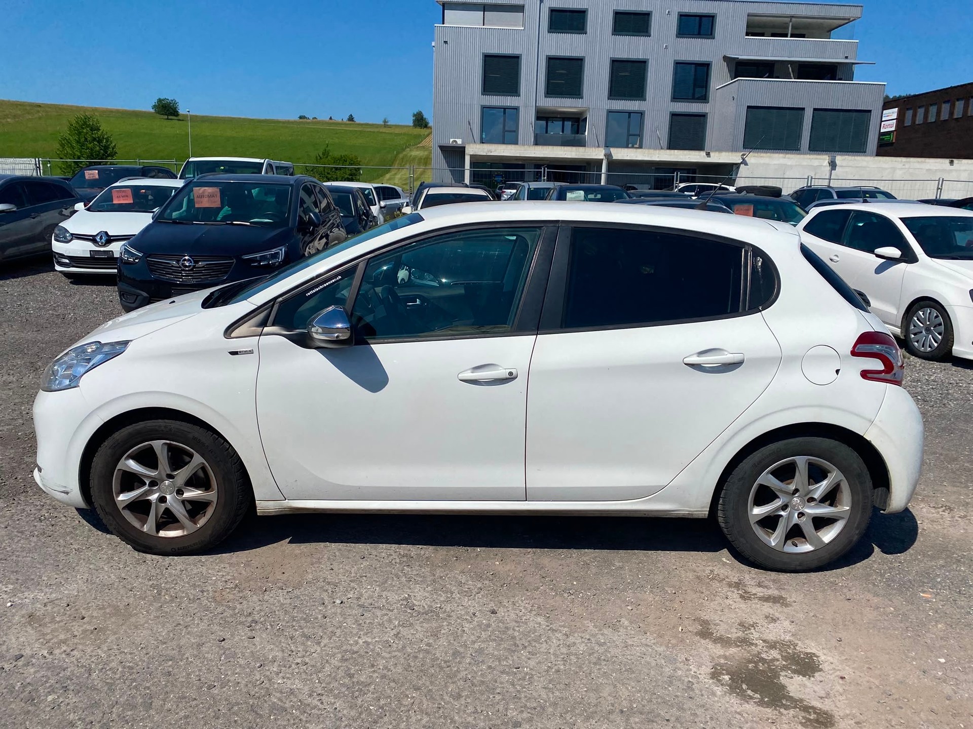 PEUGEOT 208 1.2 VTI Active-image-6