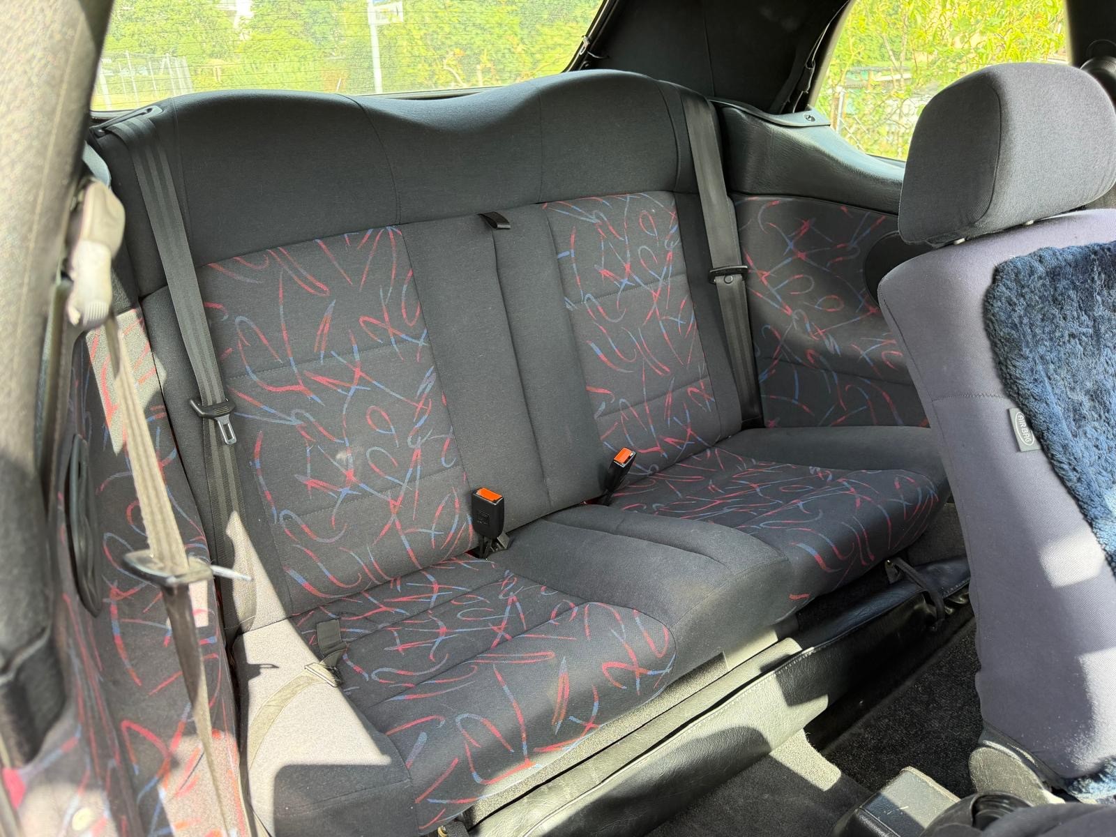 VW Golf Cabriolet 2000 Avantgarde-image-12