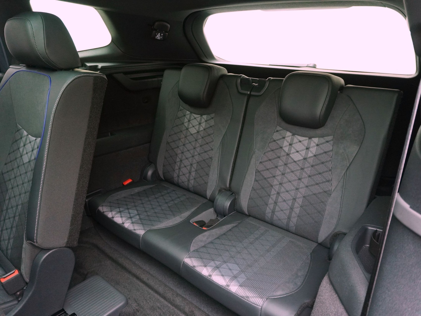 VW Tayron 2.0 TDI DSG R-Line Black Style 4Motion-image-13