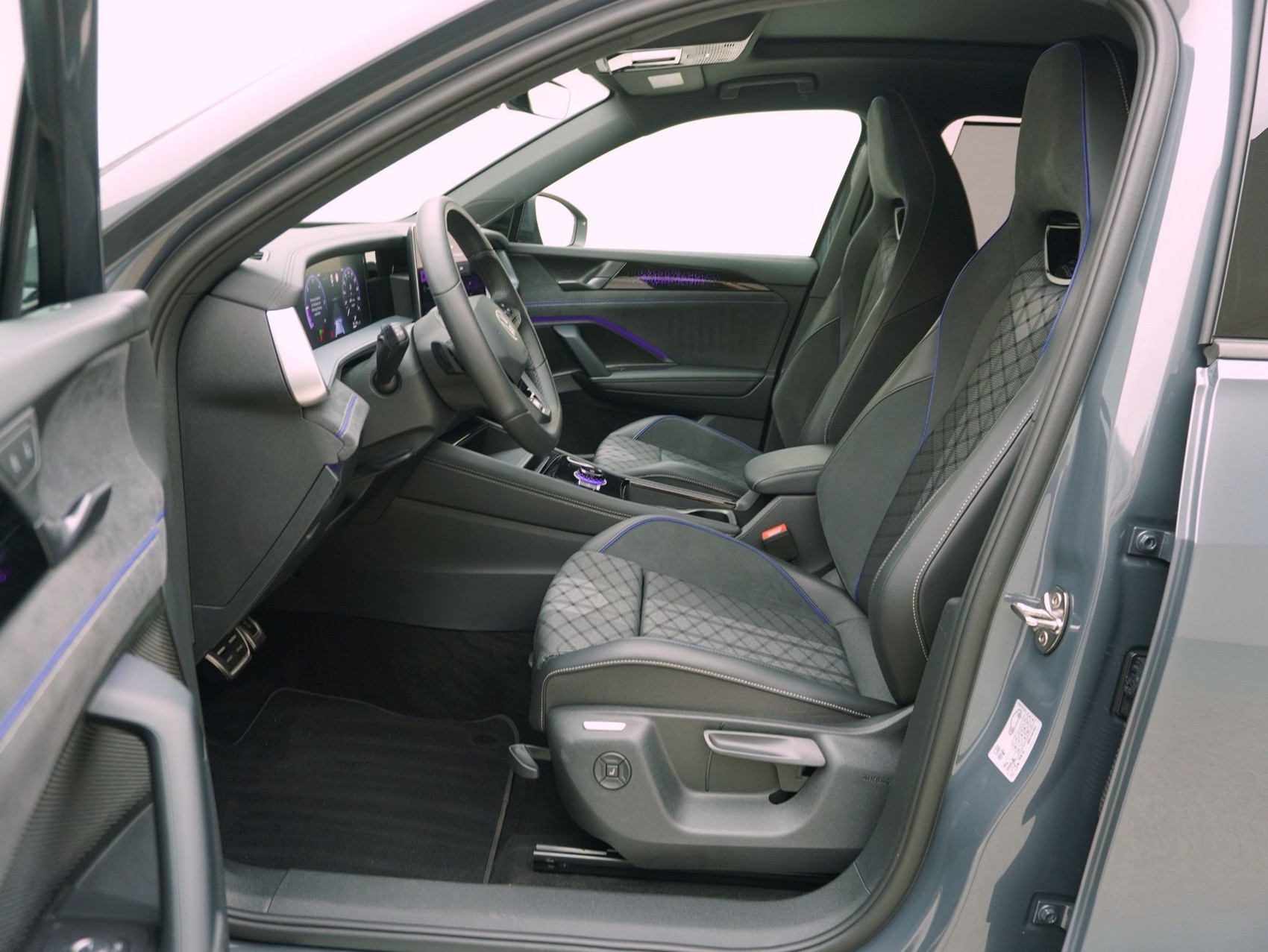 VW Tayron 2.0 TDI DSG R-Line Black Style 4Motion-image-11