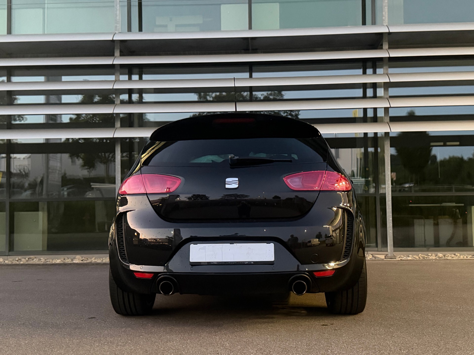 SEAT Leon 2.0 TSI Cupra R-Evolution-image-4