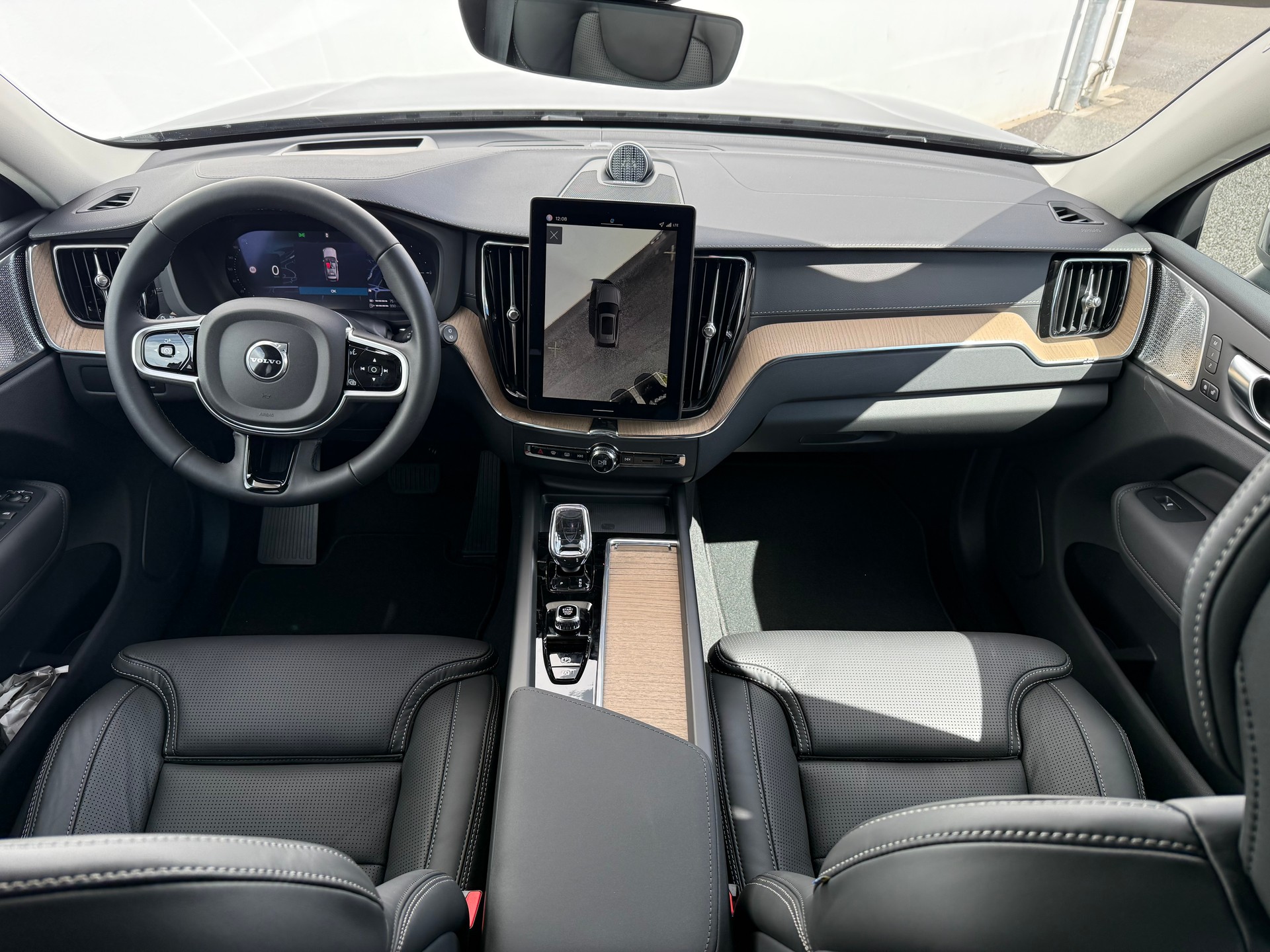 VOLVO XC60 2.0 T6 TE Ultra Dark eAWD-image-10