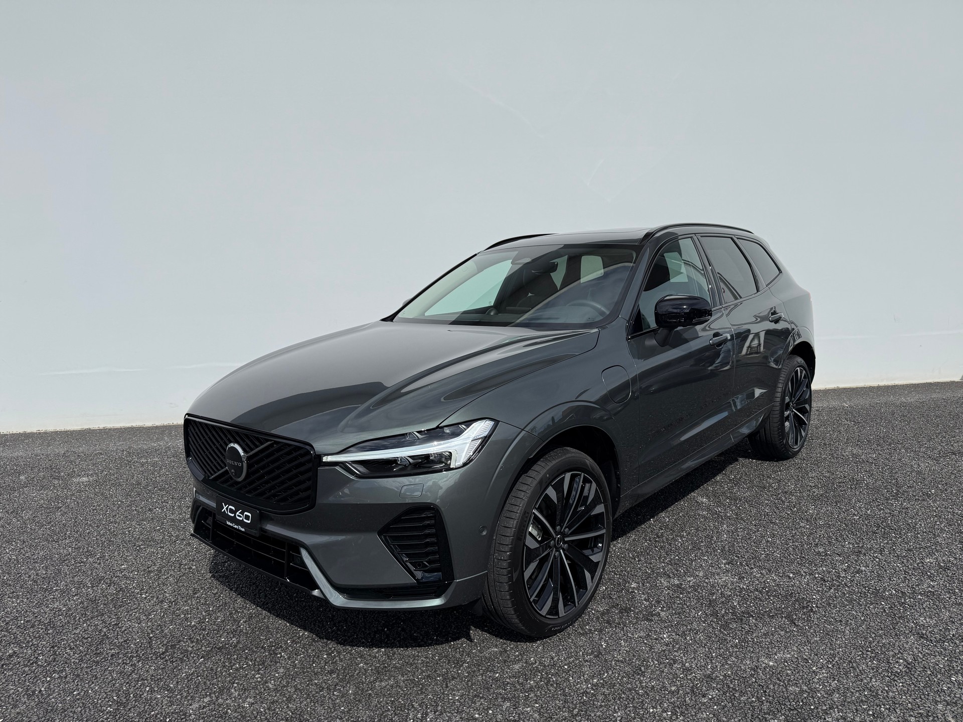 VOLVO XC60 2.0 T6 TE Ultra Dark eAWD-image-0