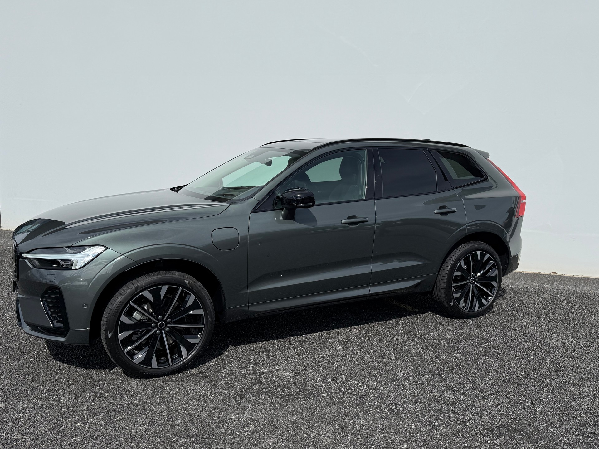 VOLVO XC60 2.0 T6 TE Ultra Dark eAWD-image-4